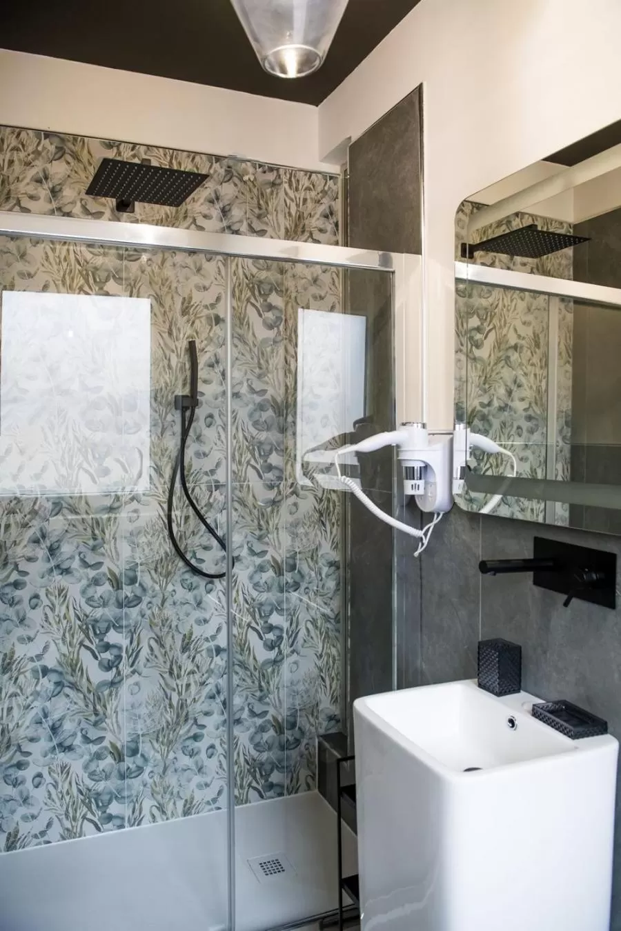 Shower in Boutique Hotel Ferrara