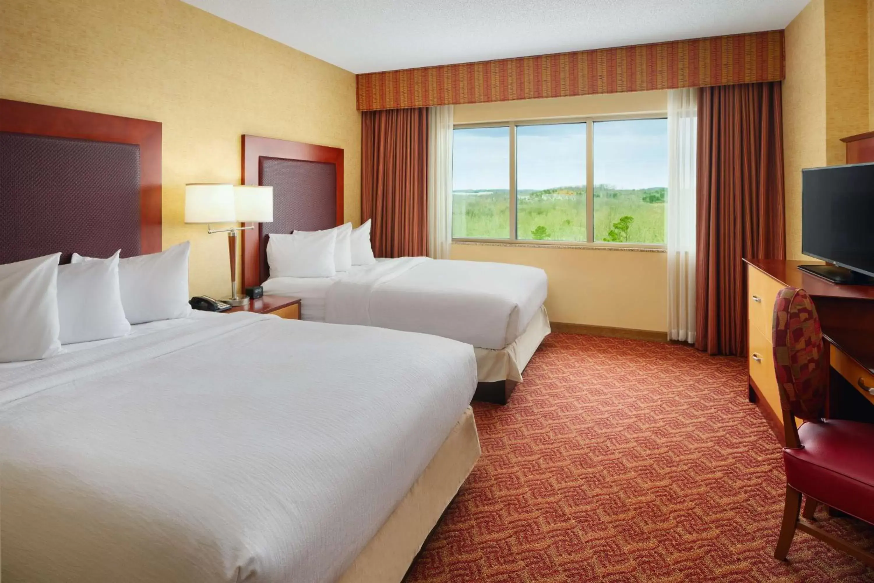 Bed in Embassy Suites by Hilton Charlotte Concord Golf Resort & Spa