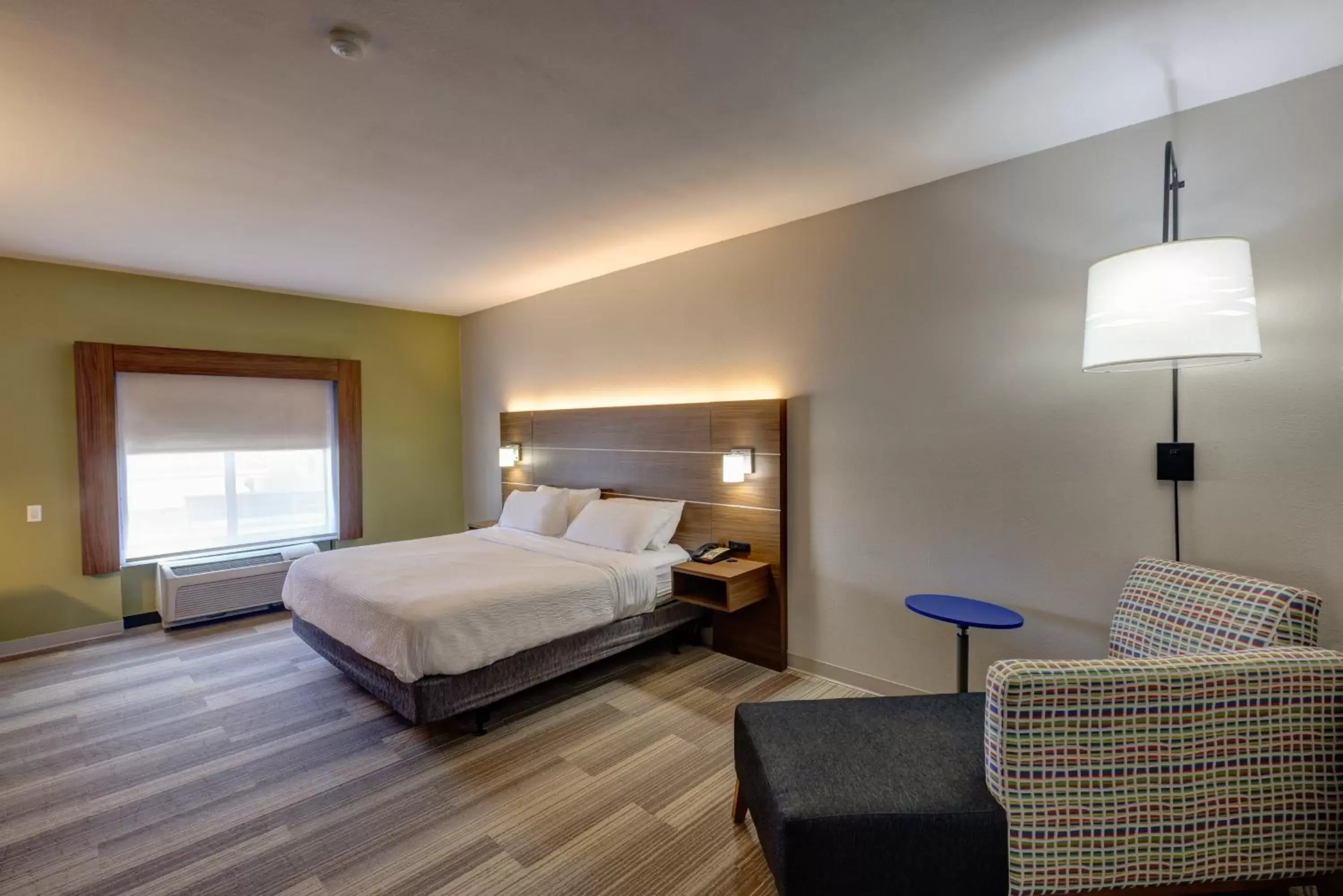 Photo of the whole room, Bed in Holiday Inn Express Hotel & Suites Shelbyville, an IHG Hotel