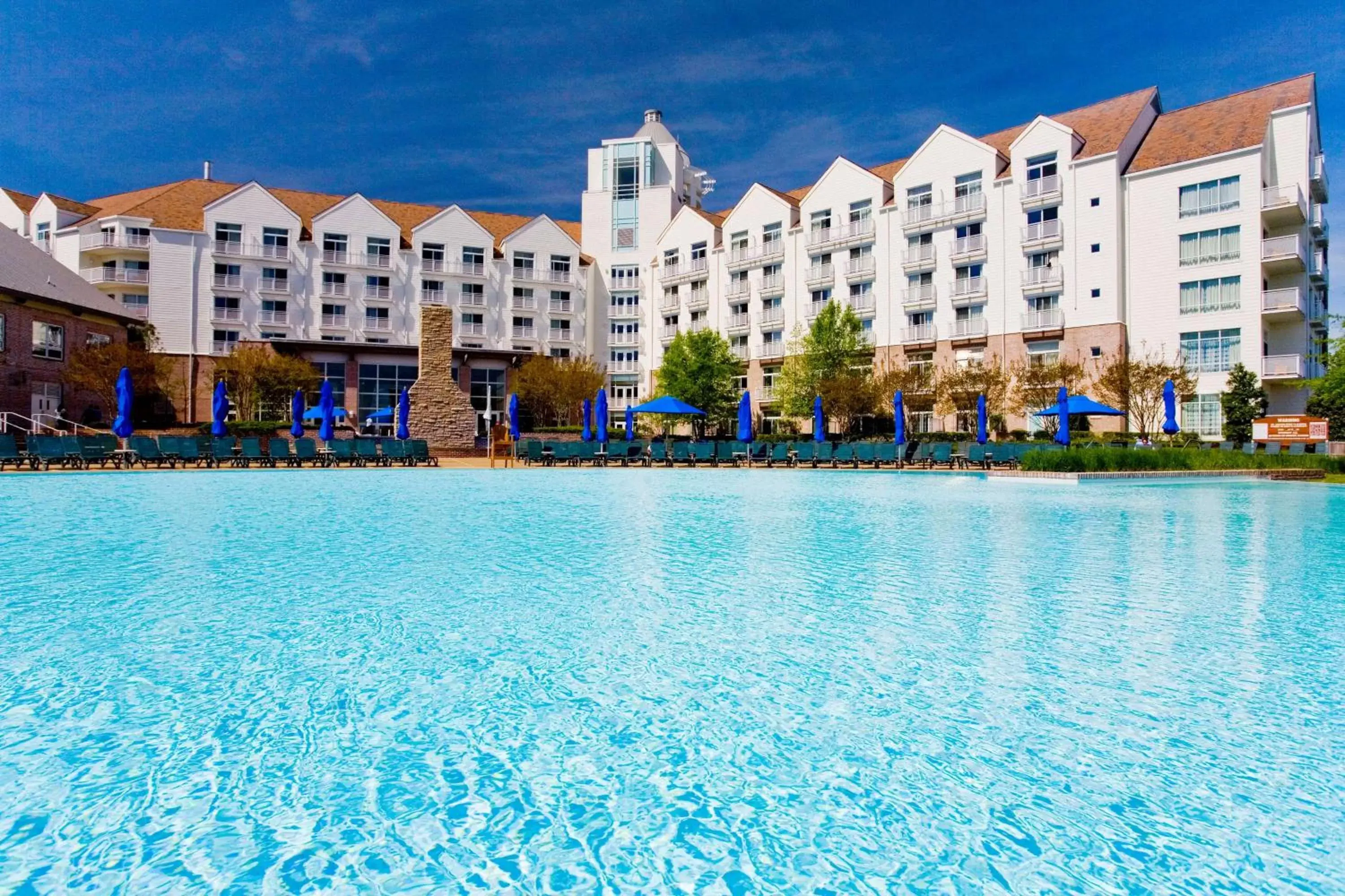 Swimming pool, Property Building in Hyatt Regency Chesapeake Bay Golf Resort, Spa & Marina