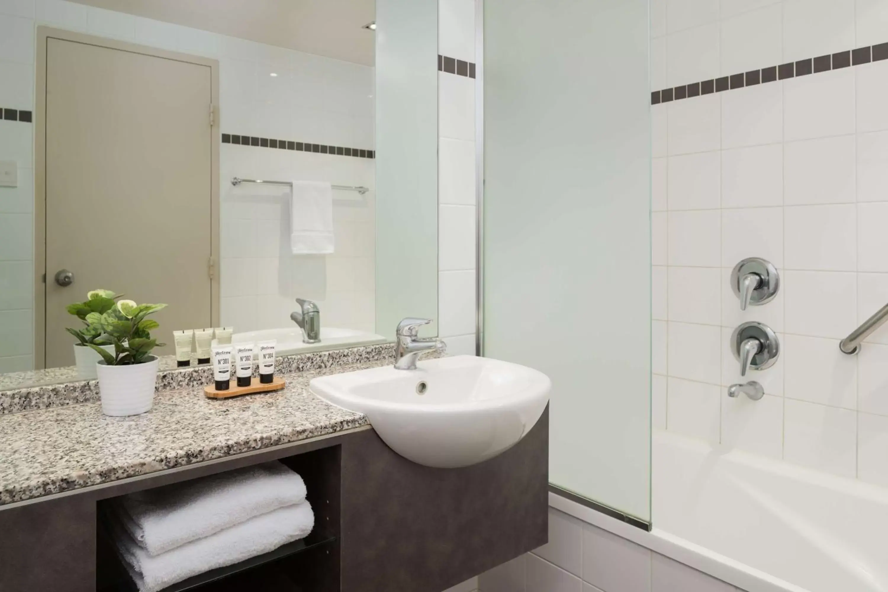 Bathroom in Esplanade Hotel Fremantle - by Rydges