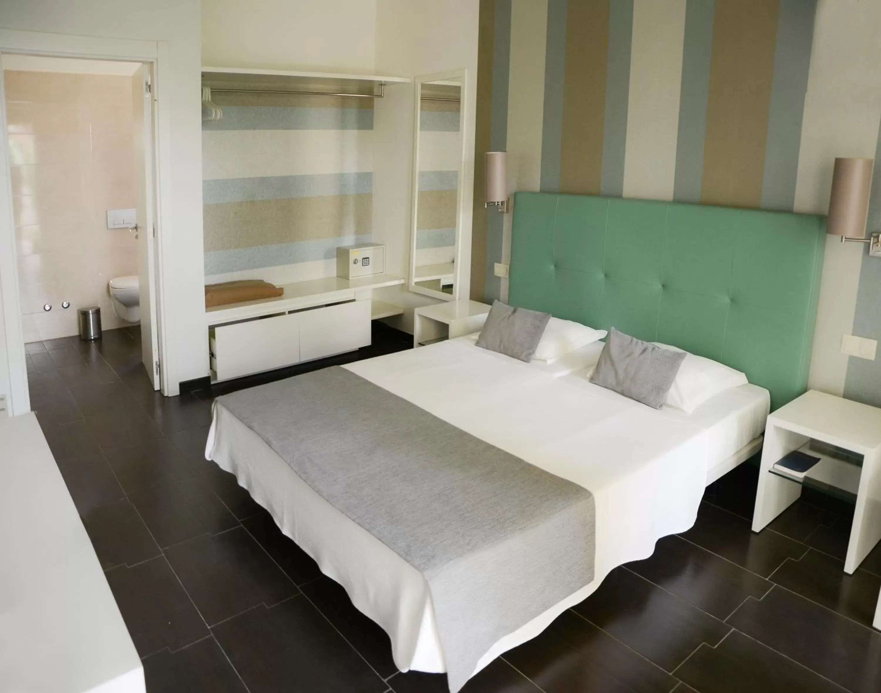 Bedroom, Bed in Ouril Pontao Hotel Bedroom, Bed in Ouril Pontao Hotel