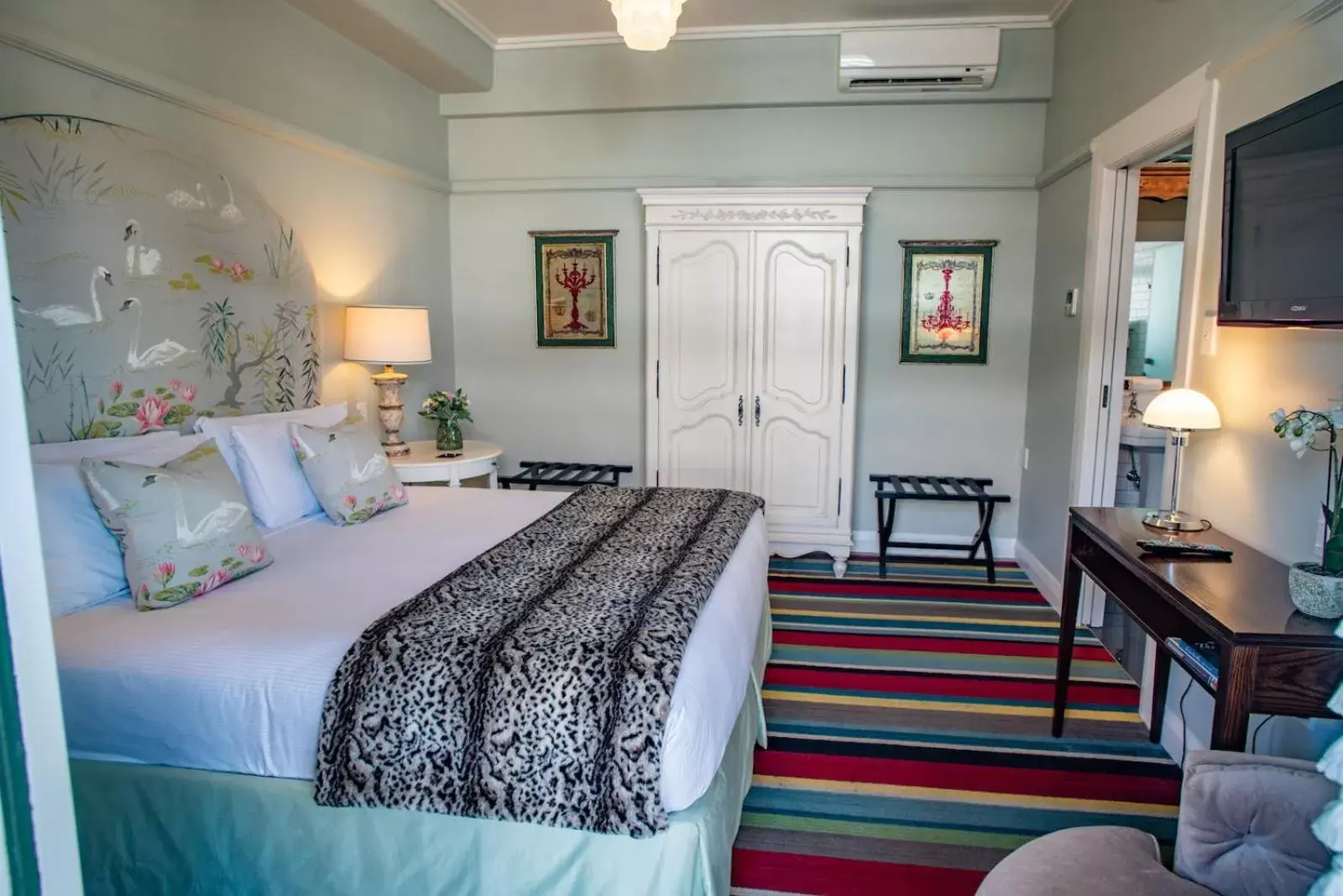 Bedroom, Bed in Art Deco Masonic Hotel