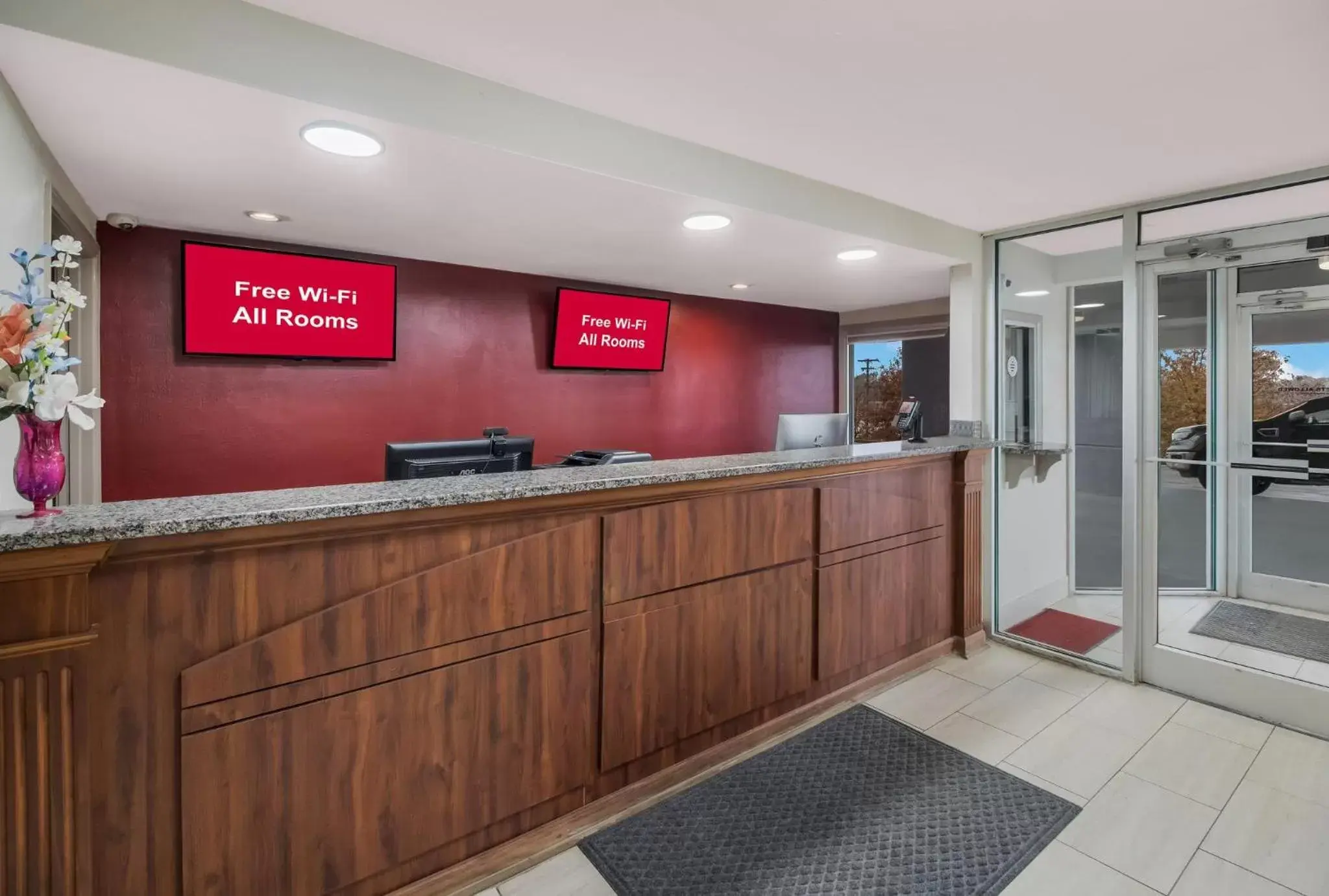 Lobby or reception, Lobby/Reception in Red Roof Inn & Suites Jackson, TN