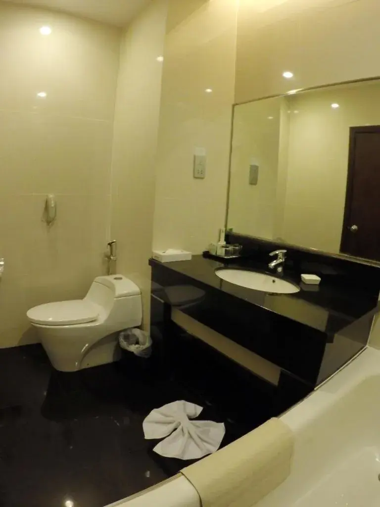 Bathroom in Imperial Palace Hotel