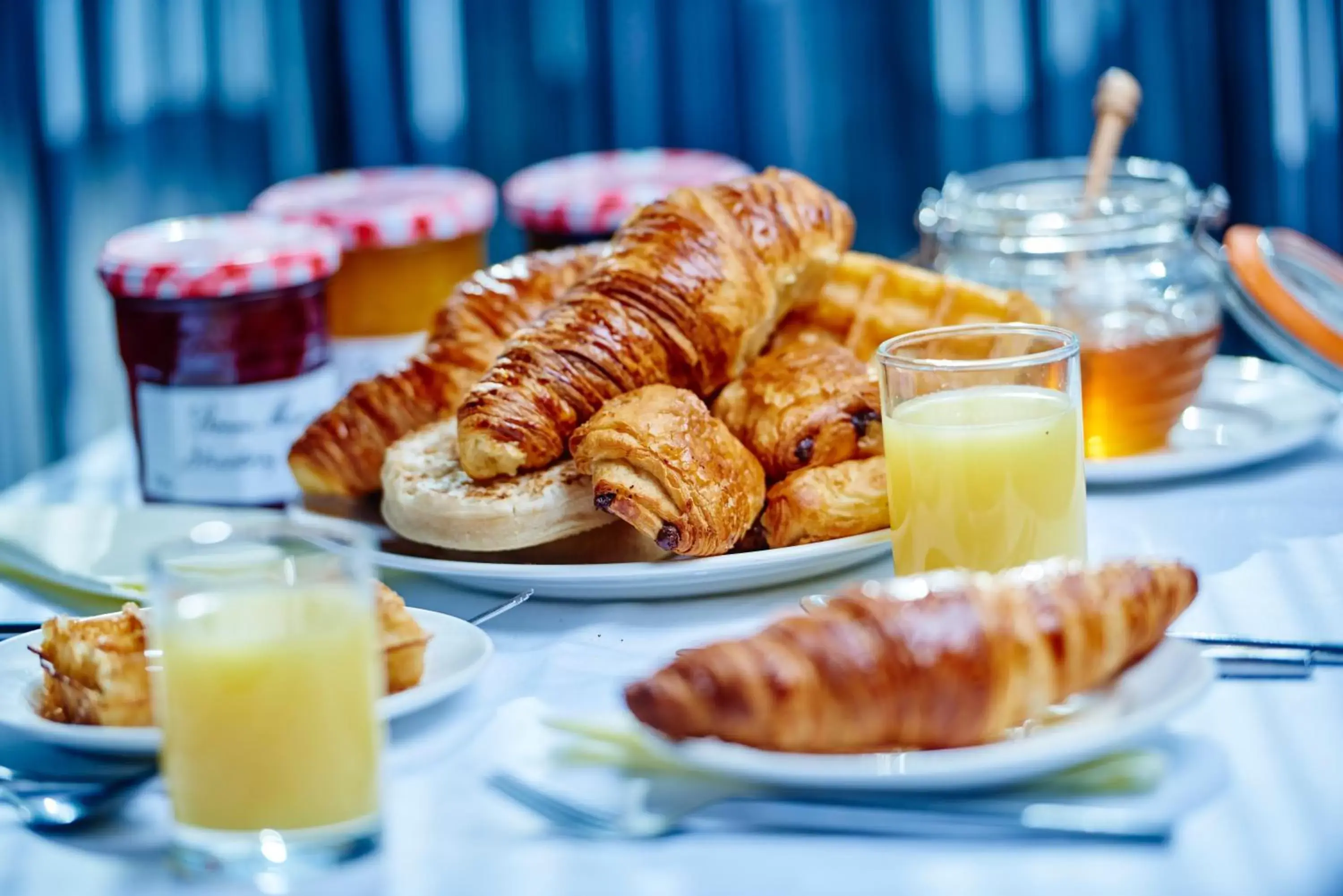Buffet breakfast, Breakfast in Leonardo Hotel Glasgow - Formerly Jurys Inn