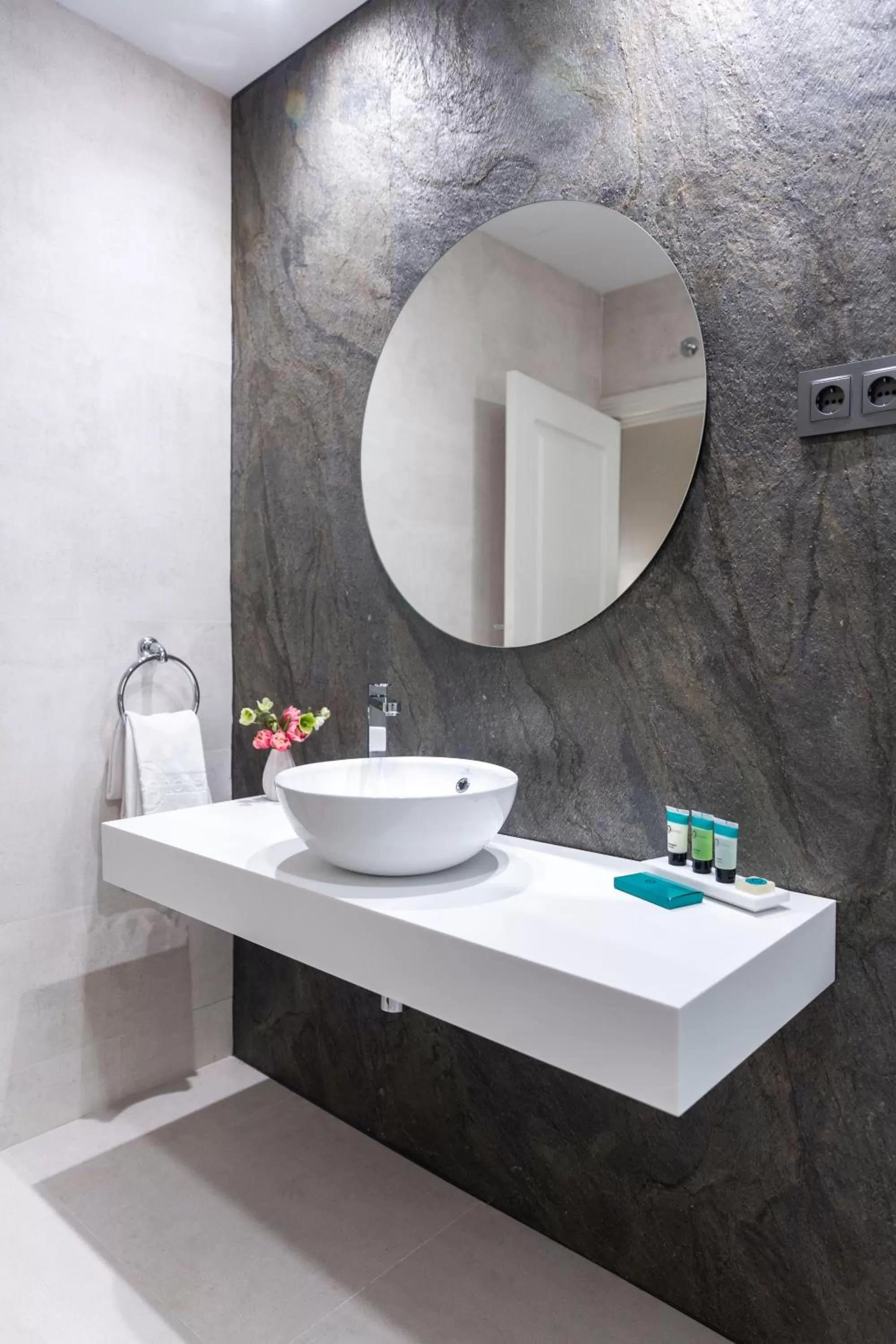 Bathroom in Hotel Serrano