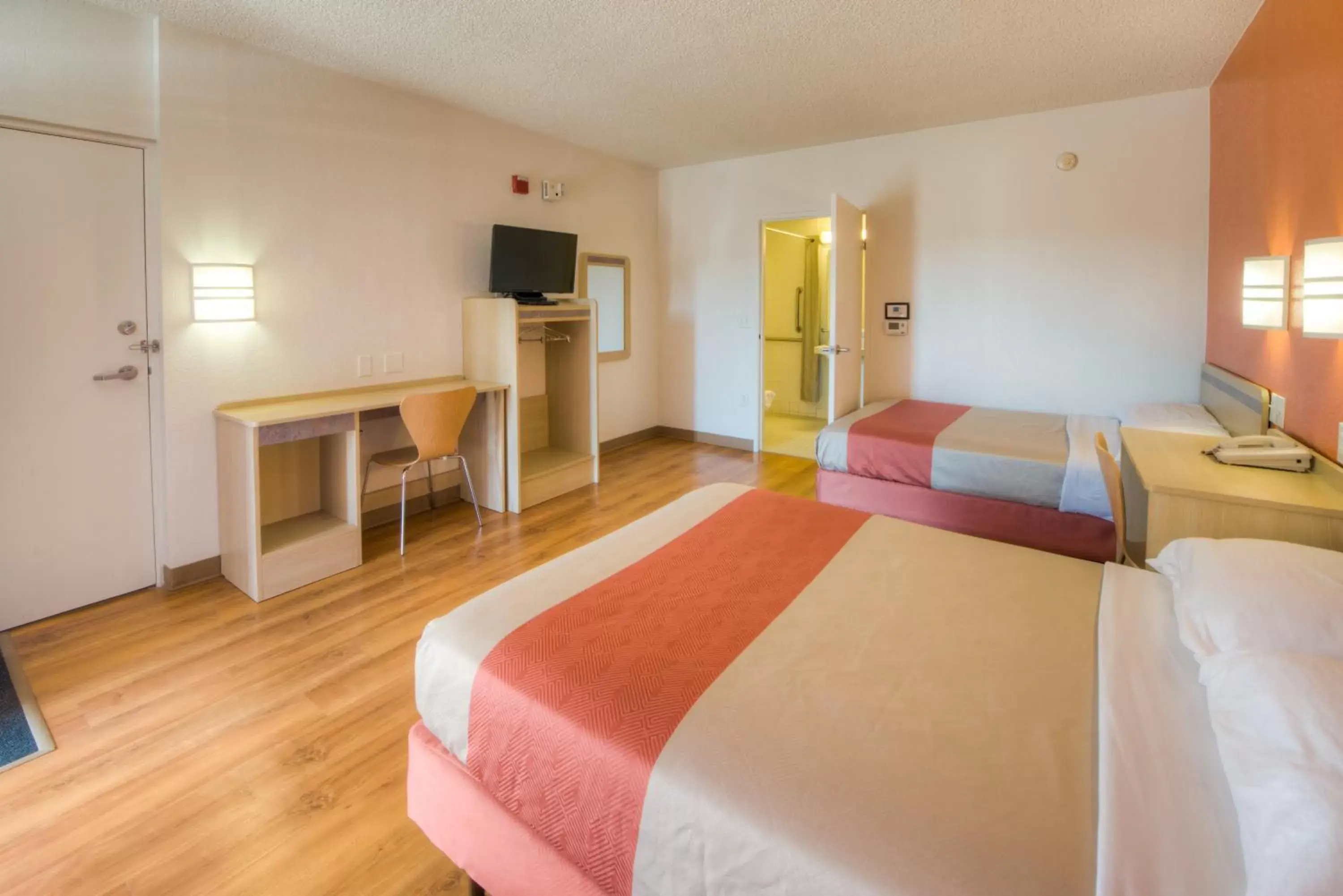 Bathroom, Bed in Motel 6-Niantic, CT - New London