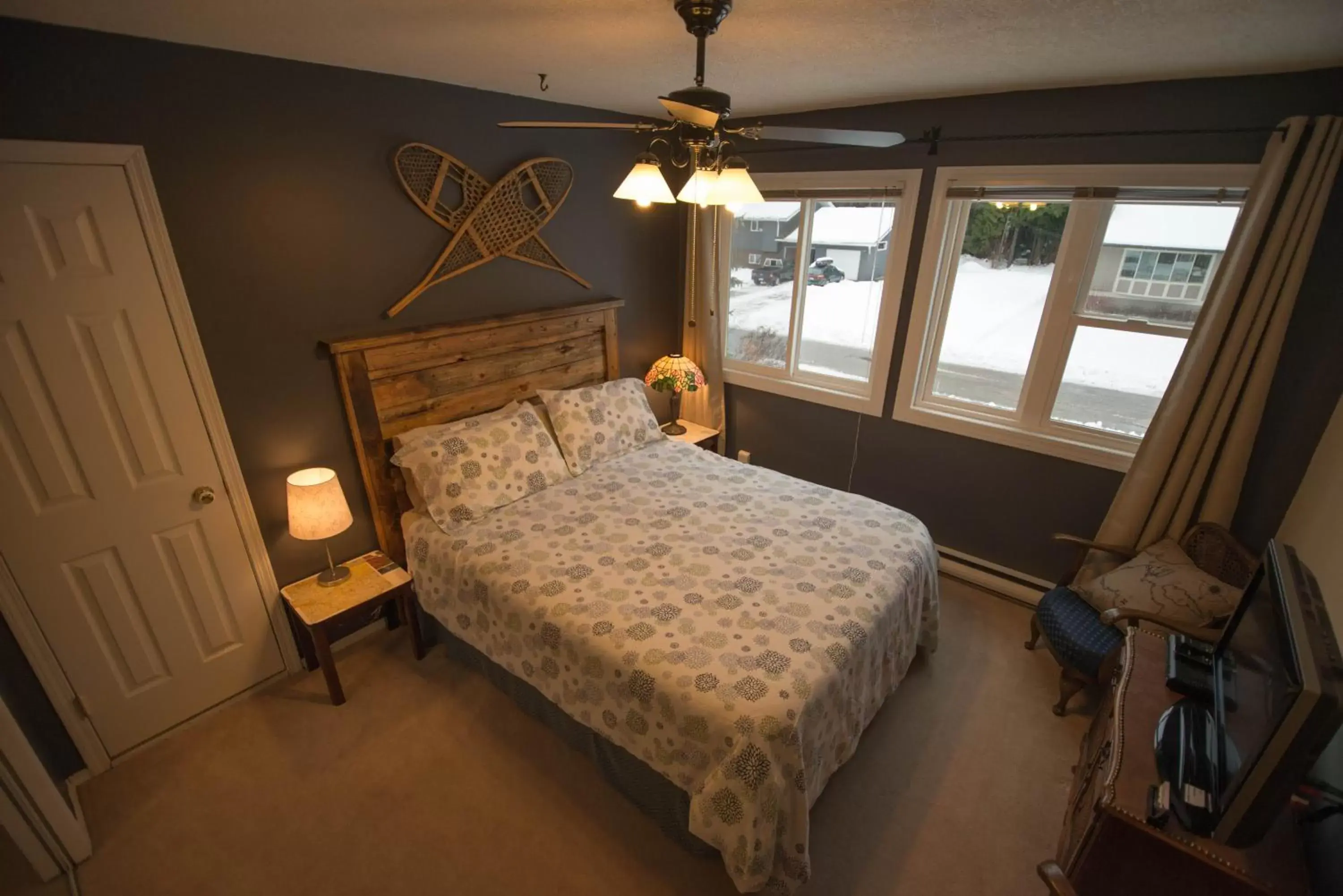 Winter, Bed in Alpenrose Revelstoke Bed & Breakfast