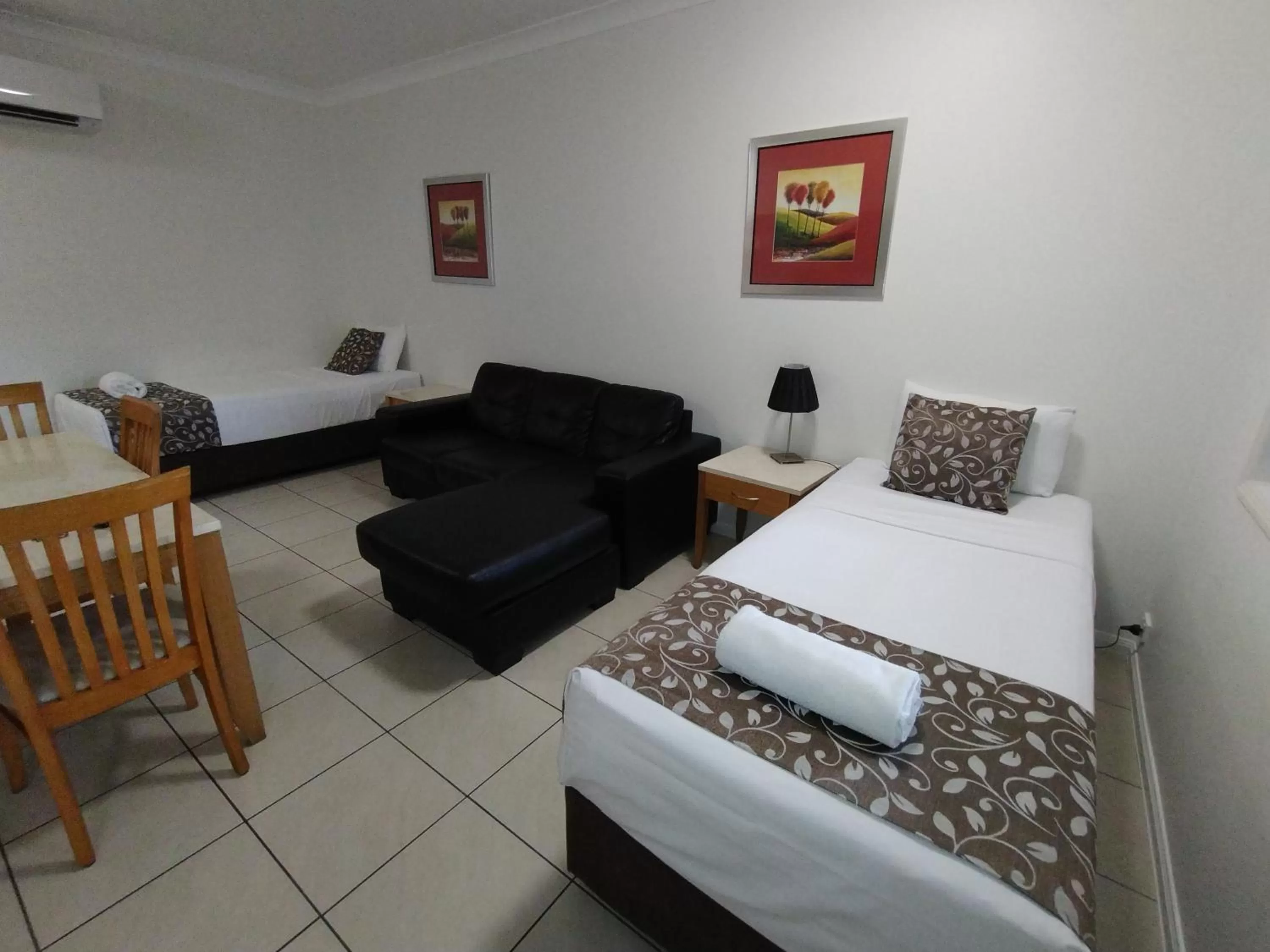 Bed in Cascade Motel In Townsville