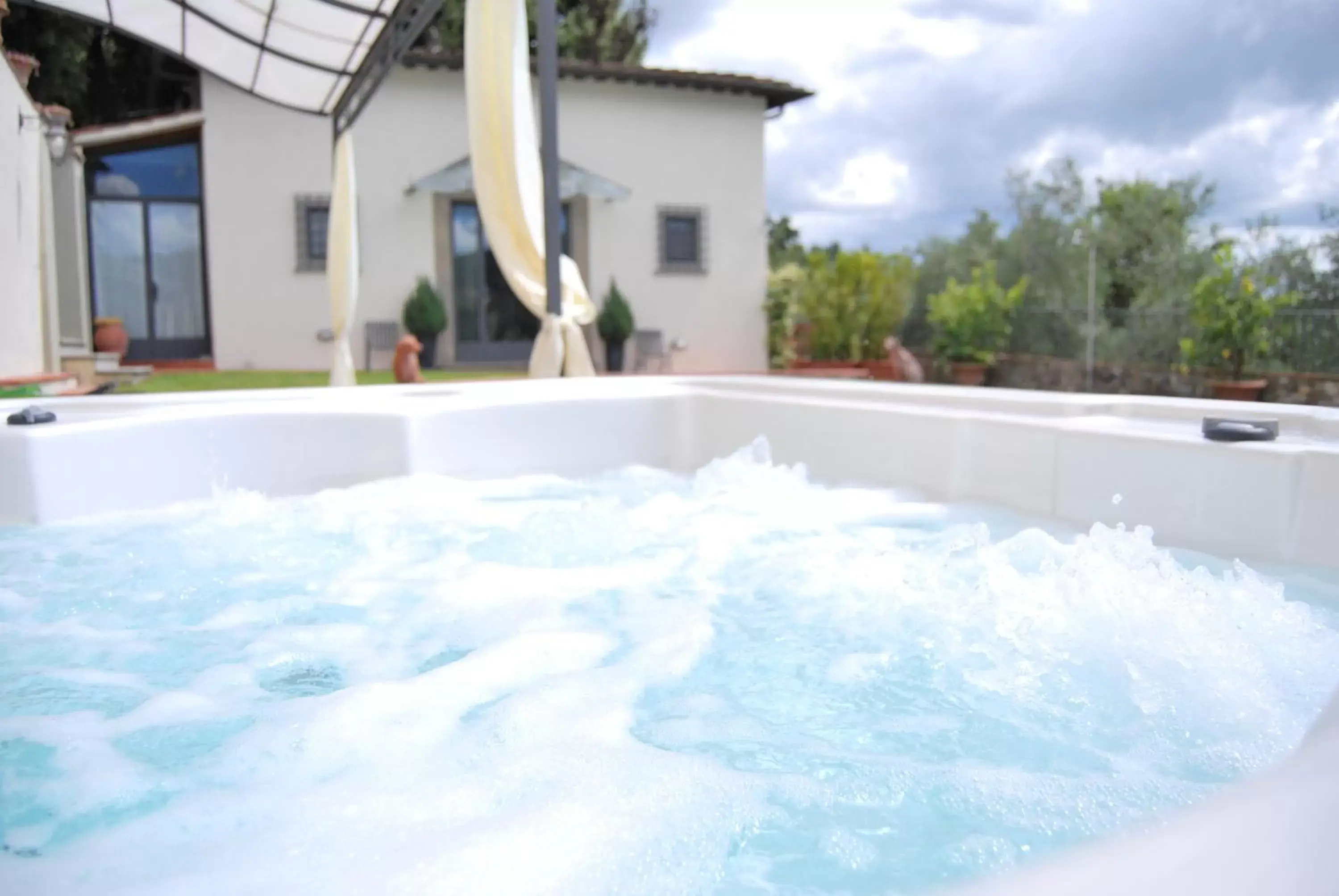 Hot Spring Bath in Villa Il Sasso - Dimora d'Epoca