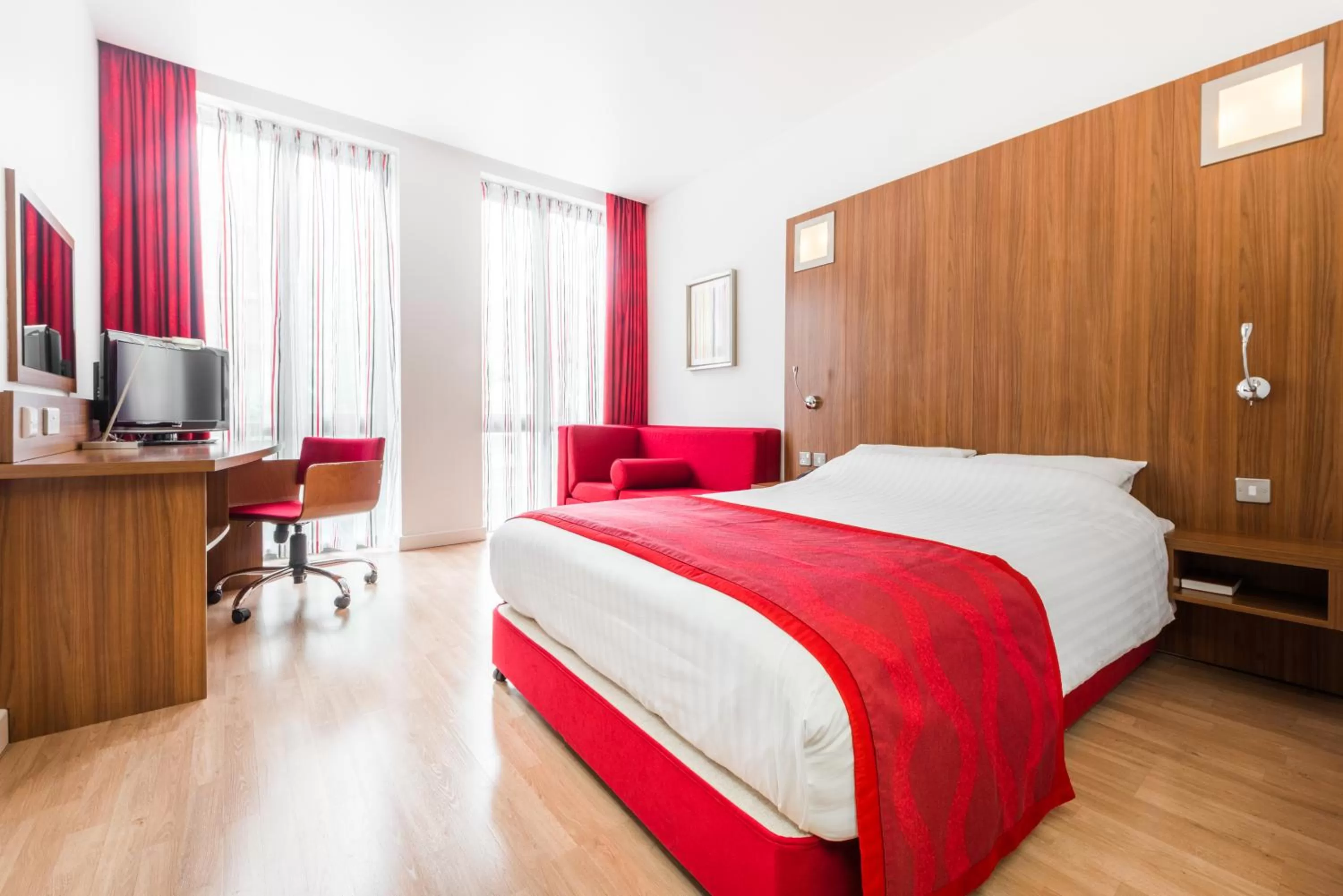 Bed in Ramada Encore Leicester City Centre