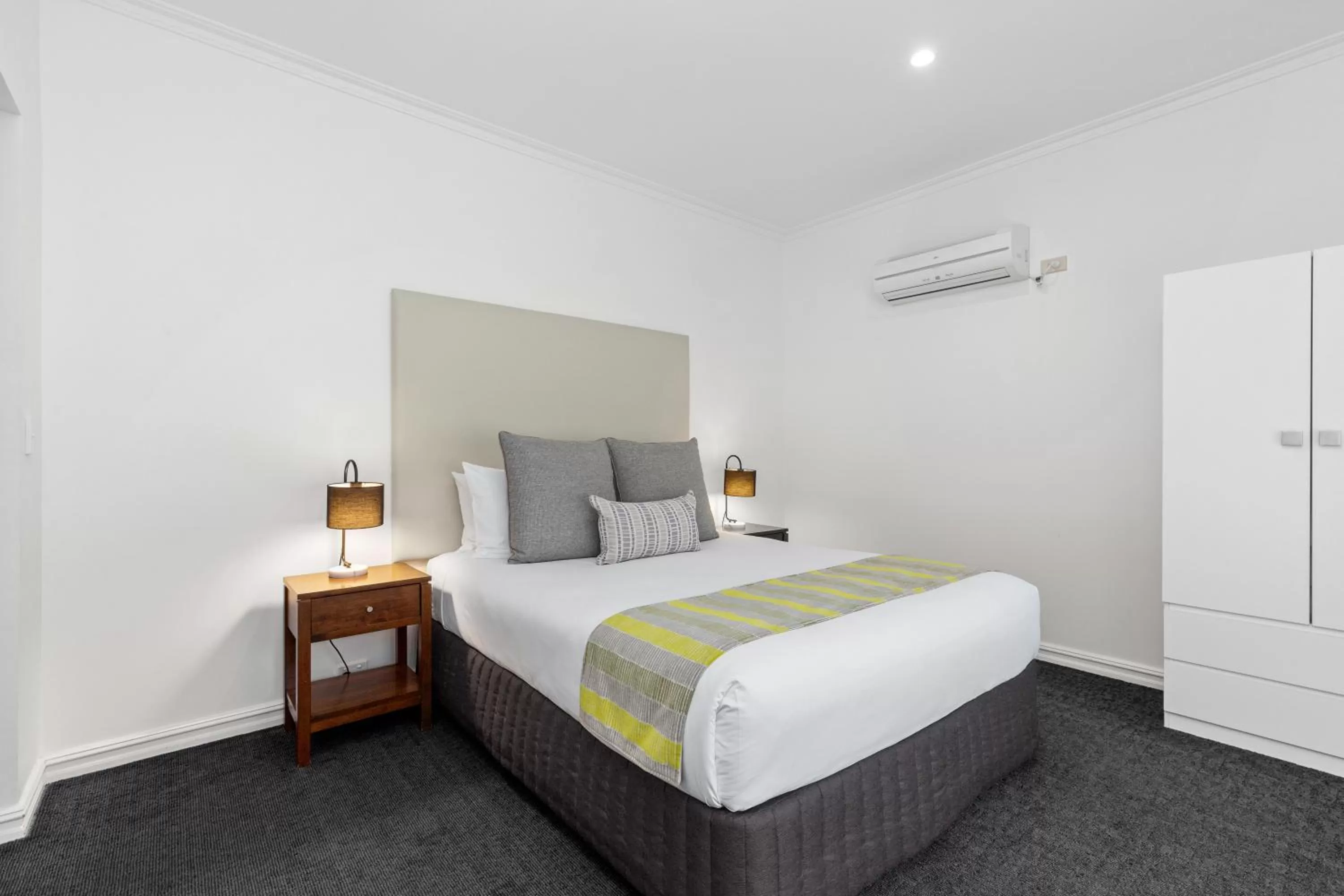 Bedroom, Bed in All Seasons Resort Hotel Bendigo