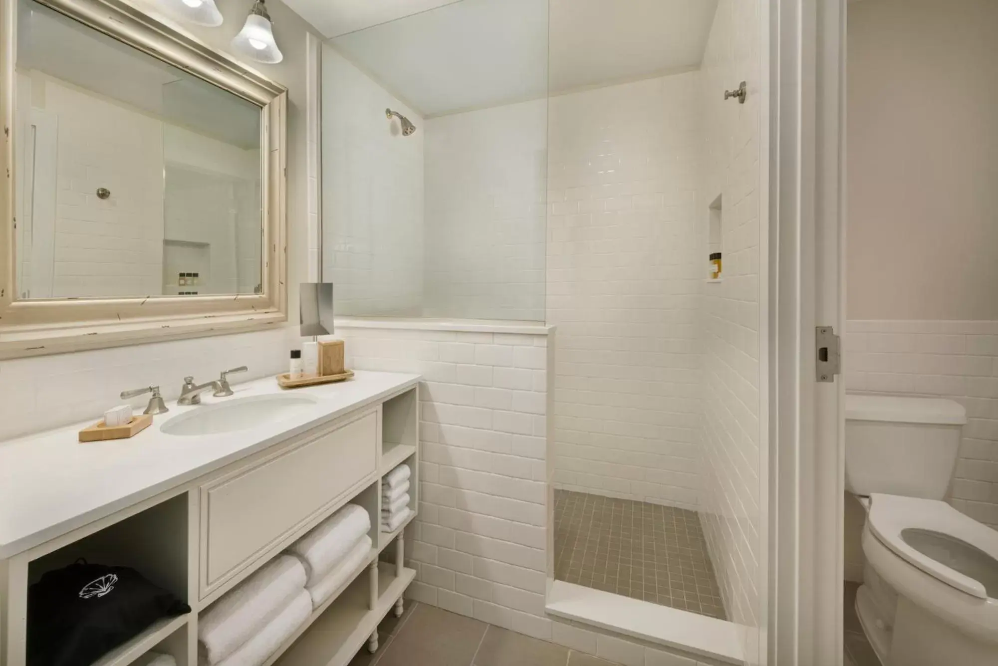 Shower, Bathroom in Jekyll Ocean Club Resort