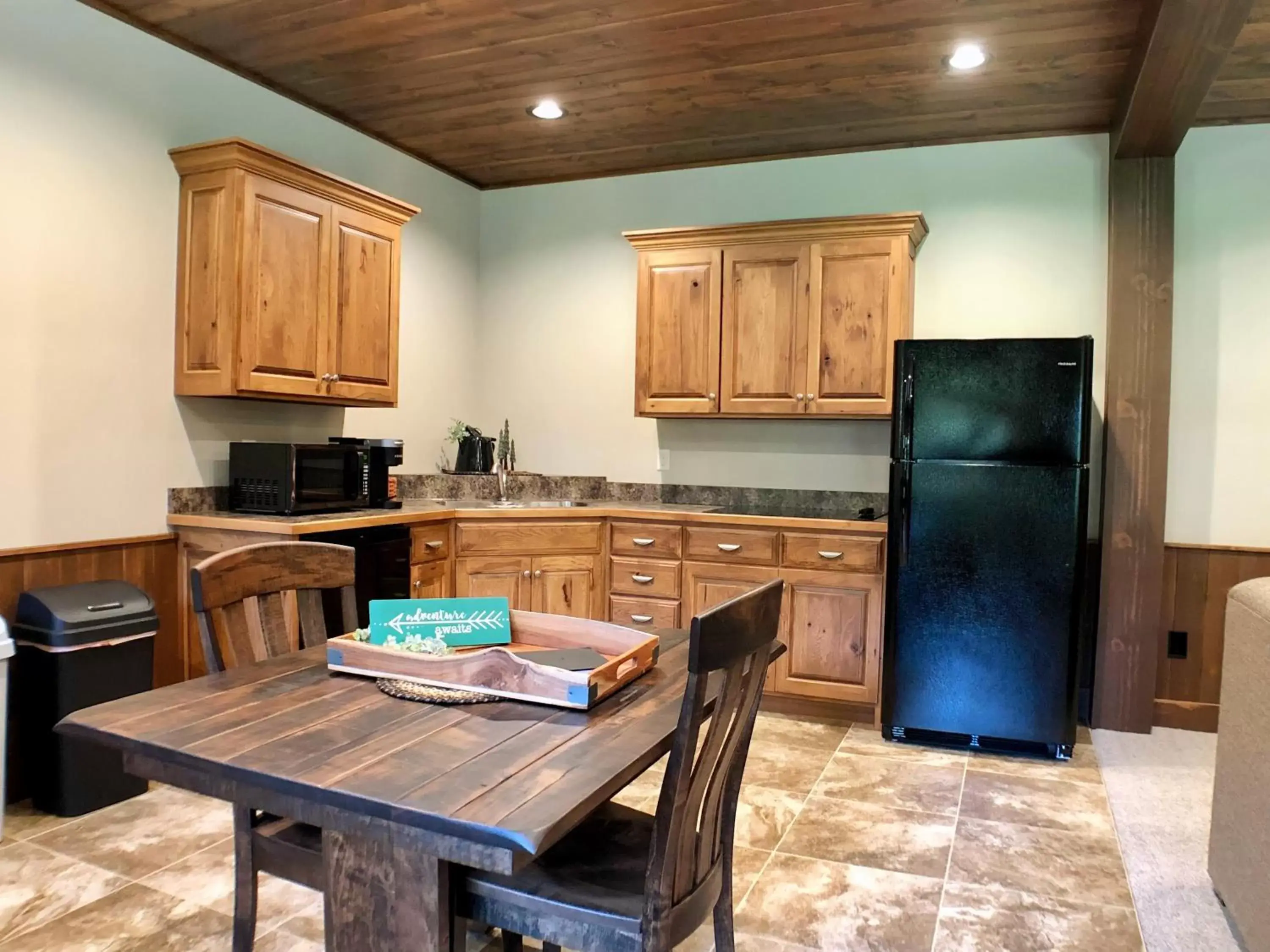 Kitchen/Kitchenette in Sojourner's Lodge & Log Cabin Suites