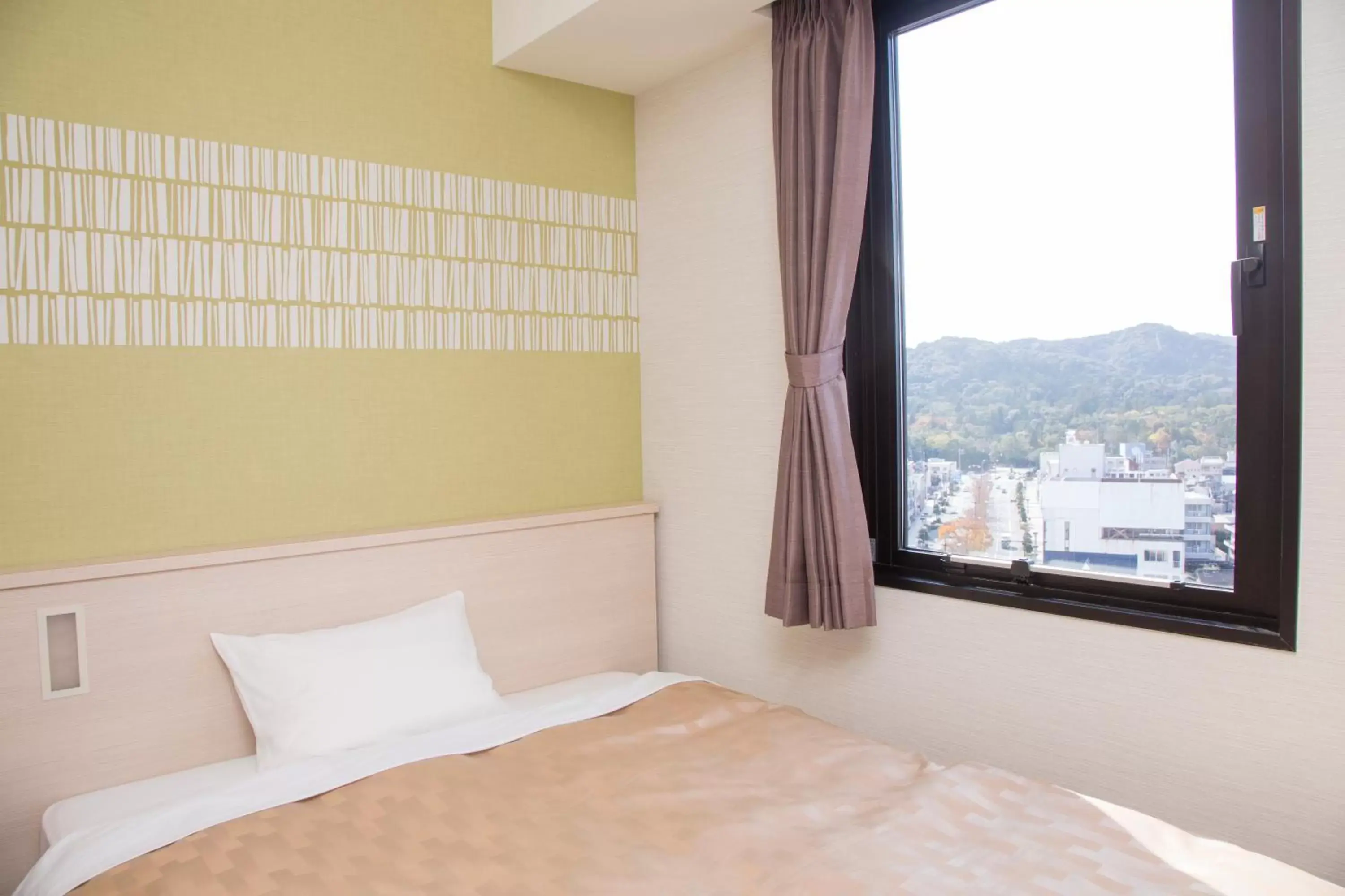 View (from property/room), Bed in Sanco Inn Iseshi-Ekimae Shikinoyu