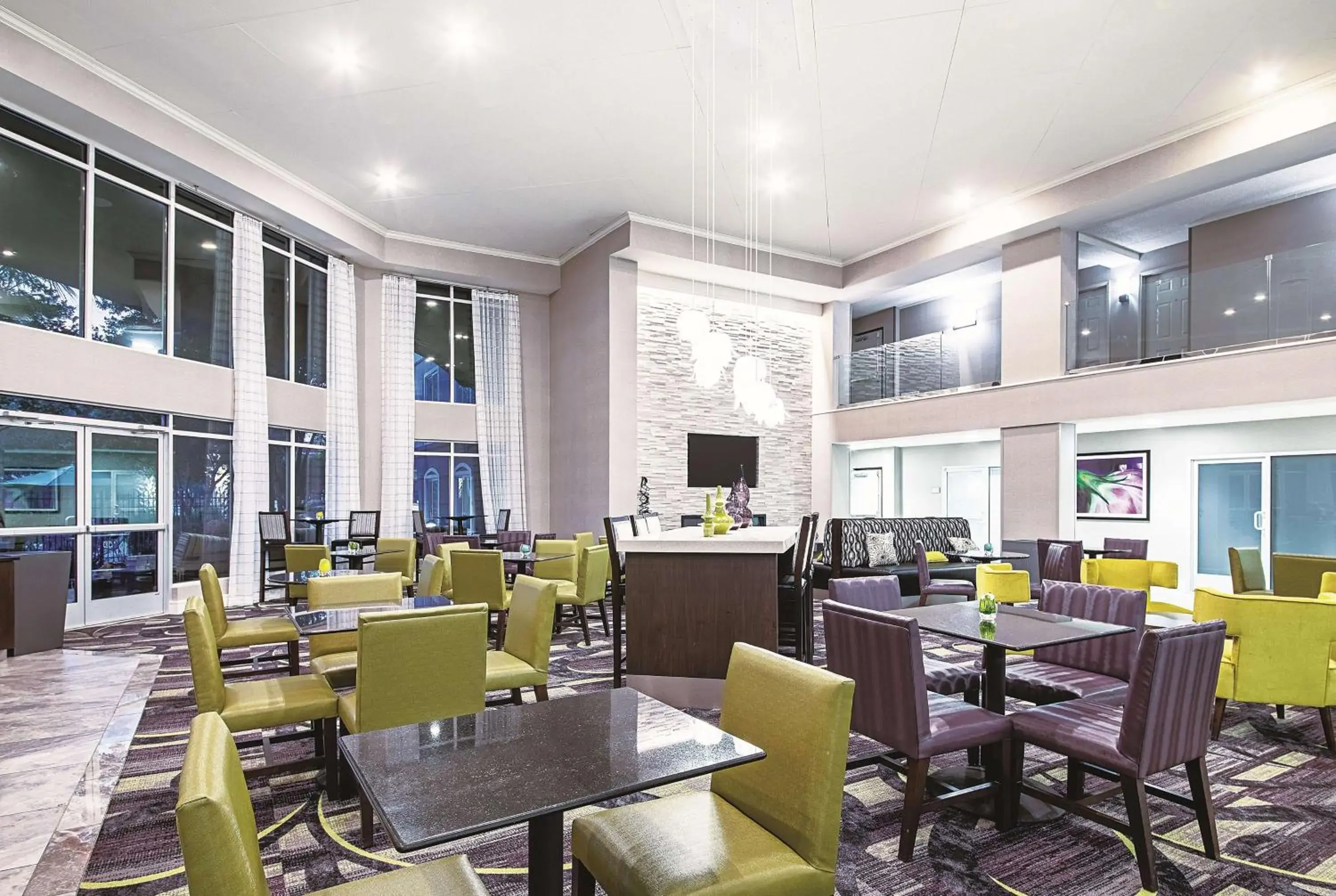 Lobby or reception, Restaurant/Places to Eat in La Quinta by Wyndham Austin Airport