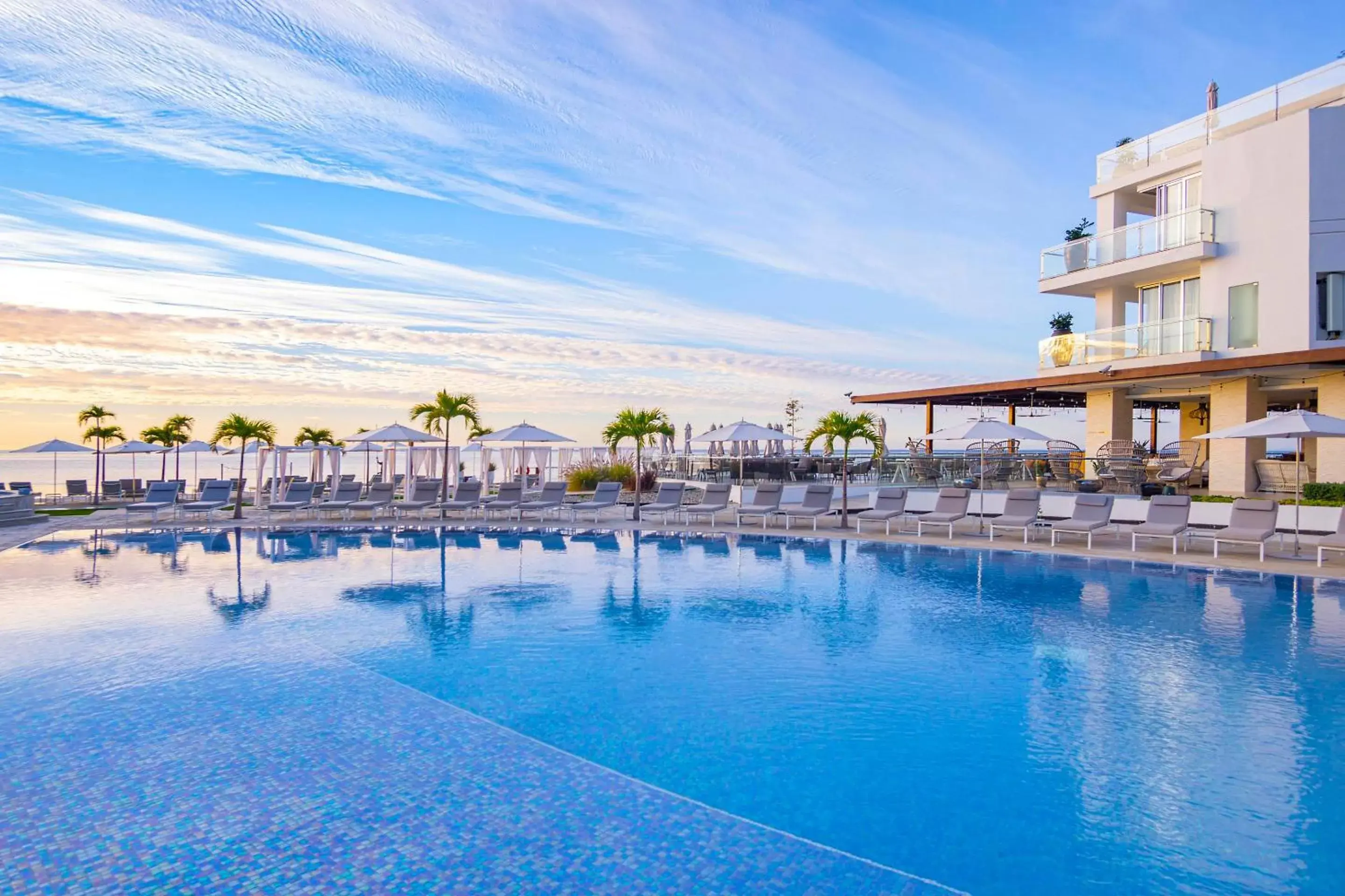 Swimming pool in Le Blanc Spa Resort Los Cabos - Adults Only - All-Inclusive Swimming pool in Le Blanc Spa Resort Los Cabos - Adults Only - All-Inclusive
