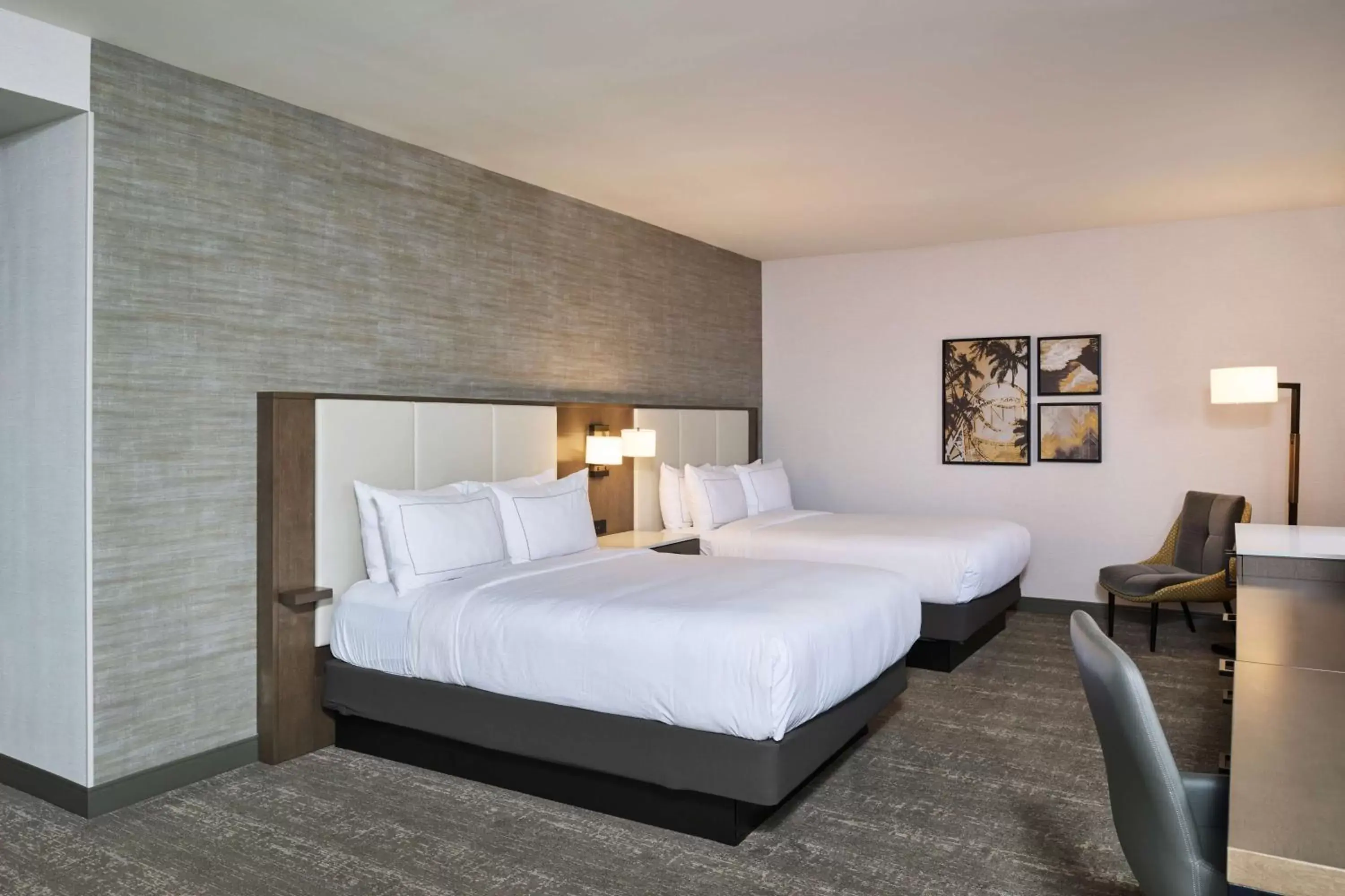 Bed in Doubletree by Hilton Buena Park