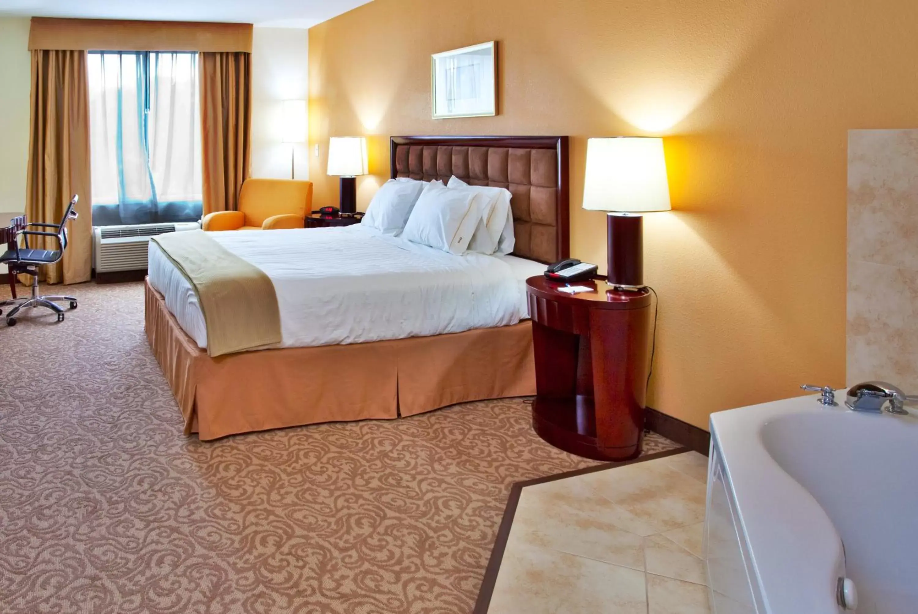 Photo of the whole room, Bed in Holiday Inn Express Hotel & Suites Brooksville-I-75, an IHG Hotel