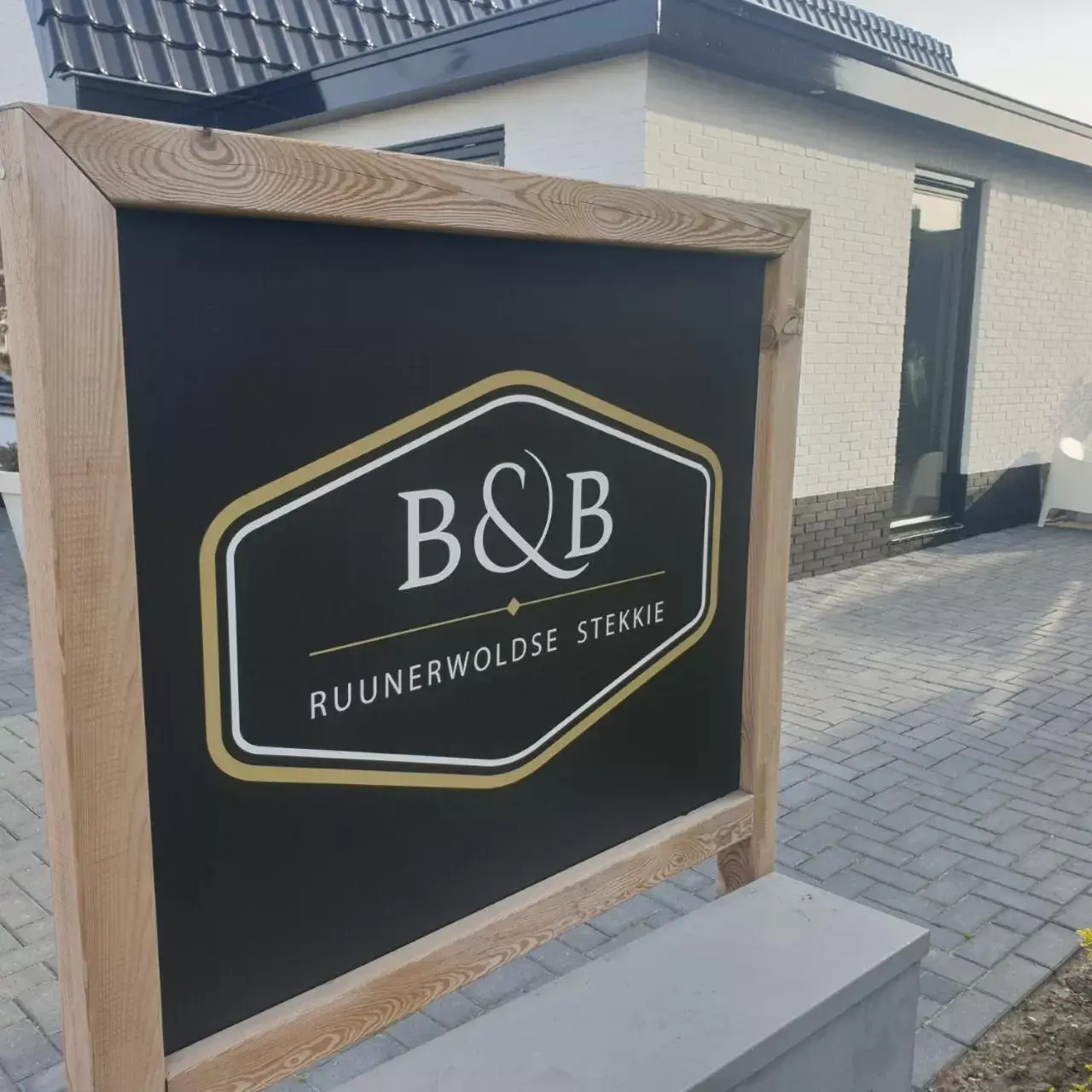 Property Logo/Sign in Ruunerwoldse Stekkie met eigen badkamer