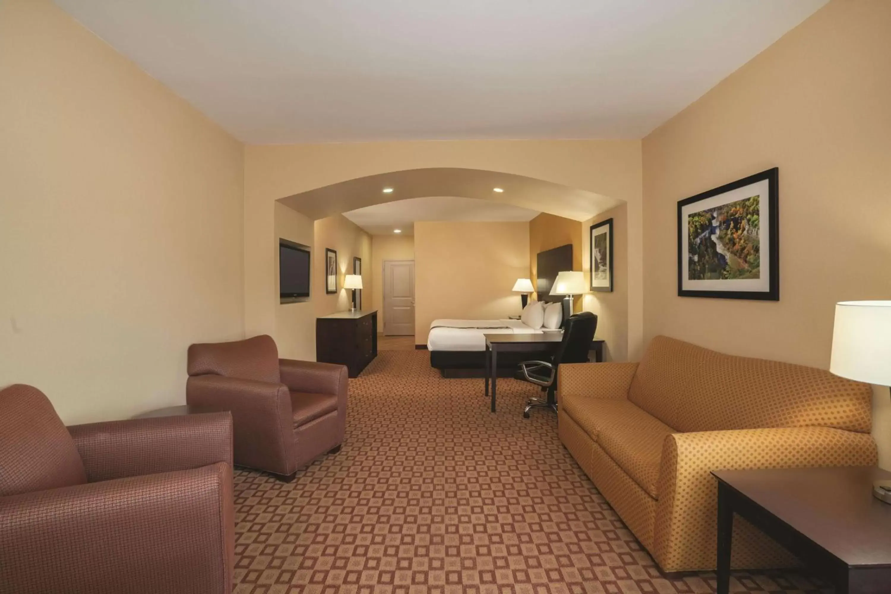 Photo of the whole room, Seating Area in La Quinta by Wyndham Verona