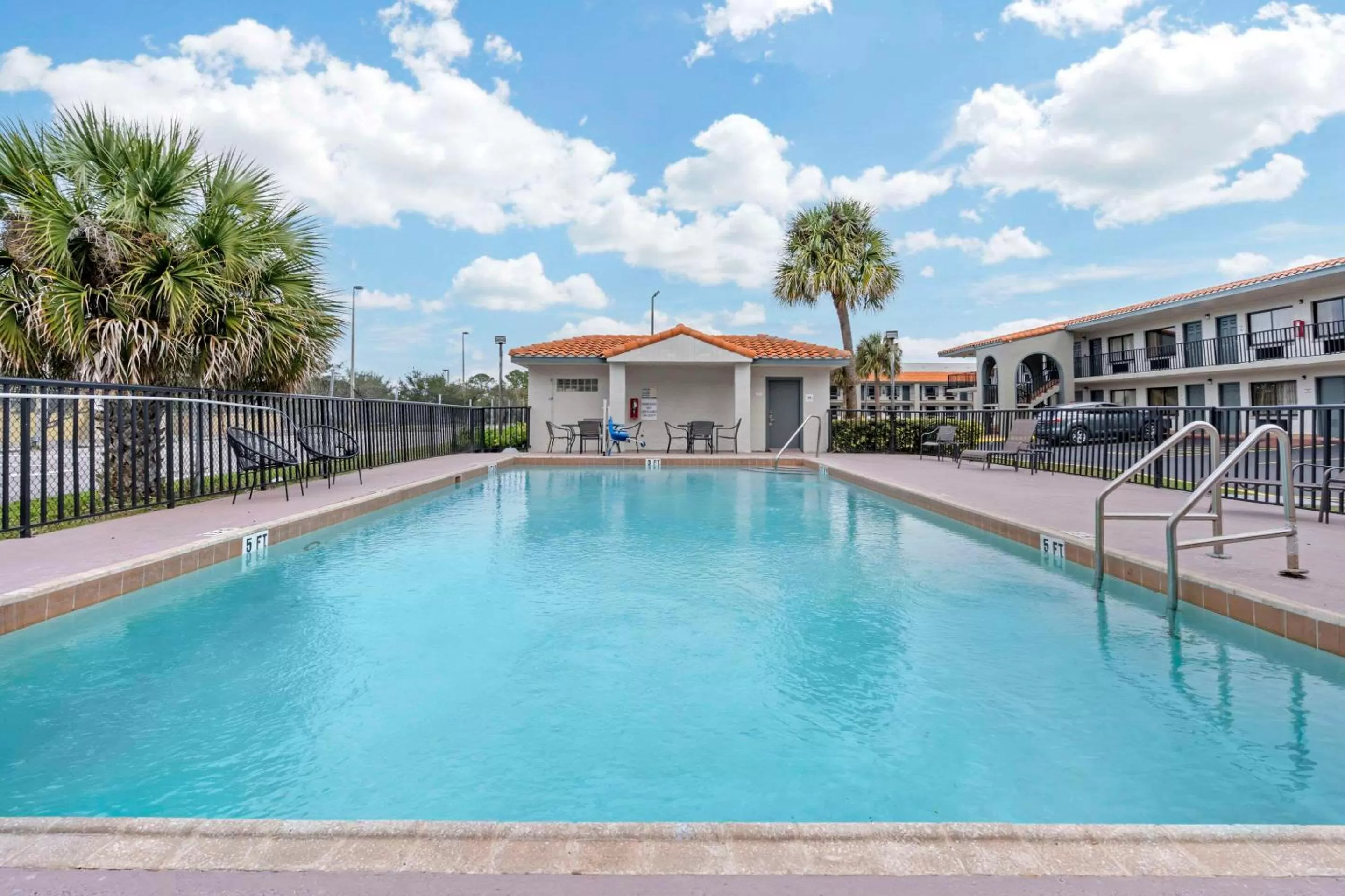 Pool view in Quality Inn & Suites Orlando East - UCF Area