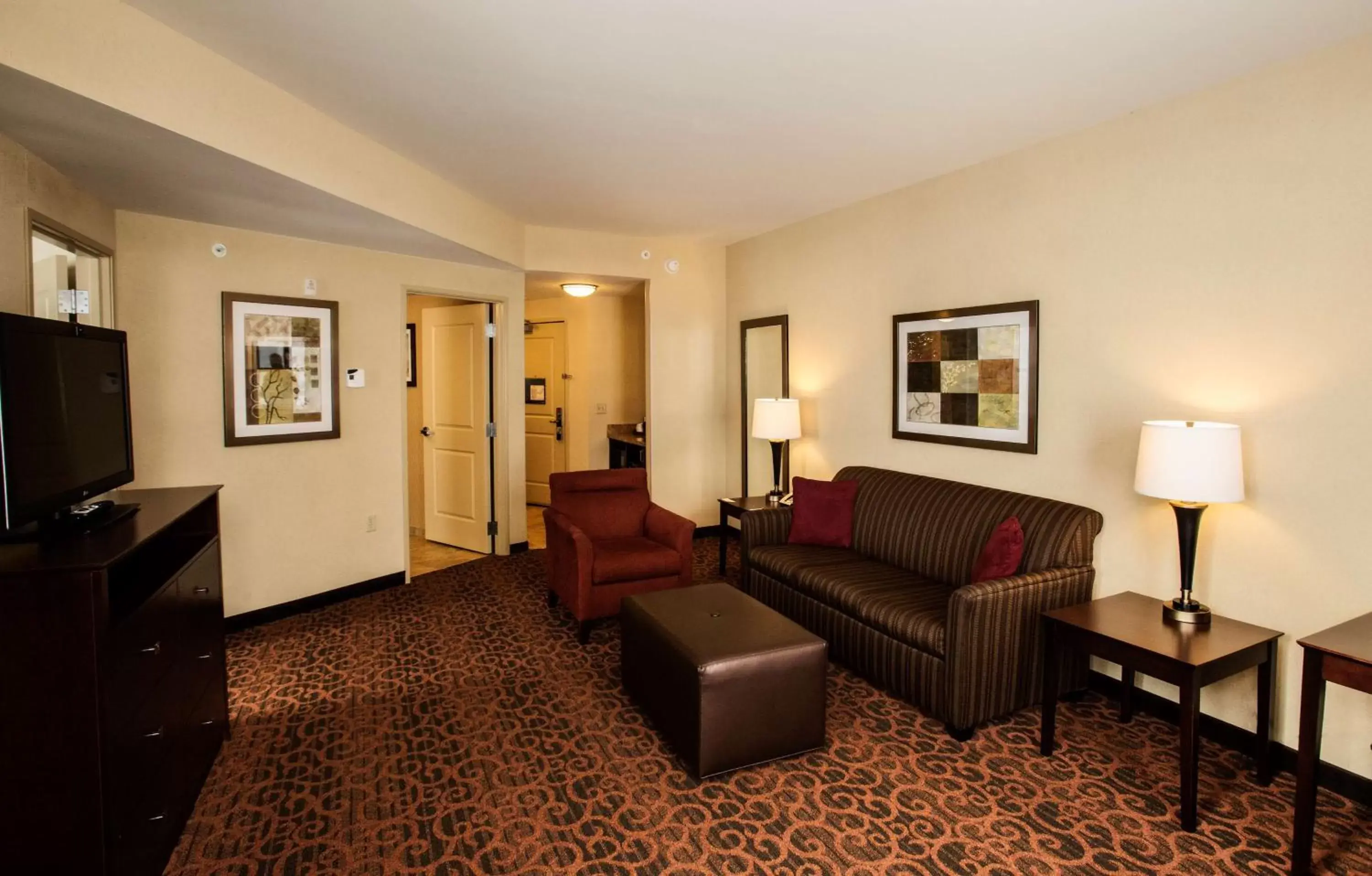 Living room, Seating Area in Hampton Inn Marquette-Waterfront