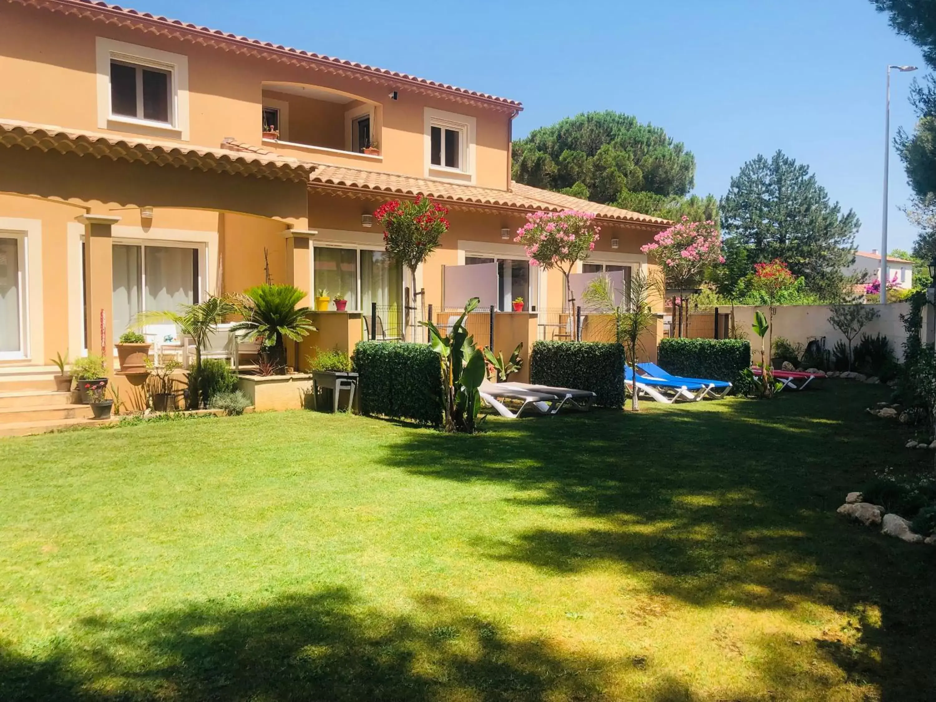 Garden, Property Building in Lou Meinado