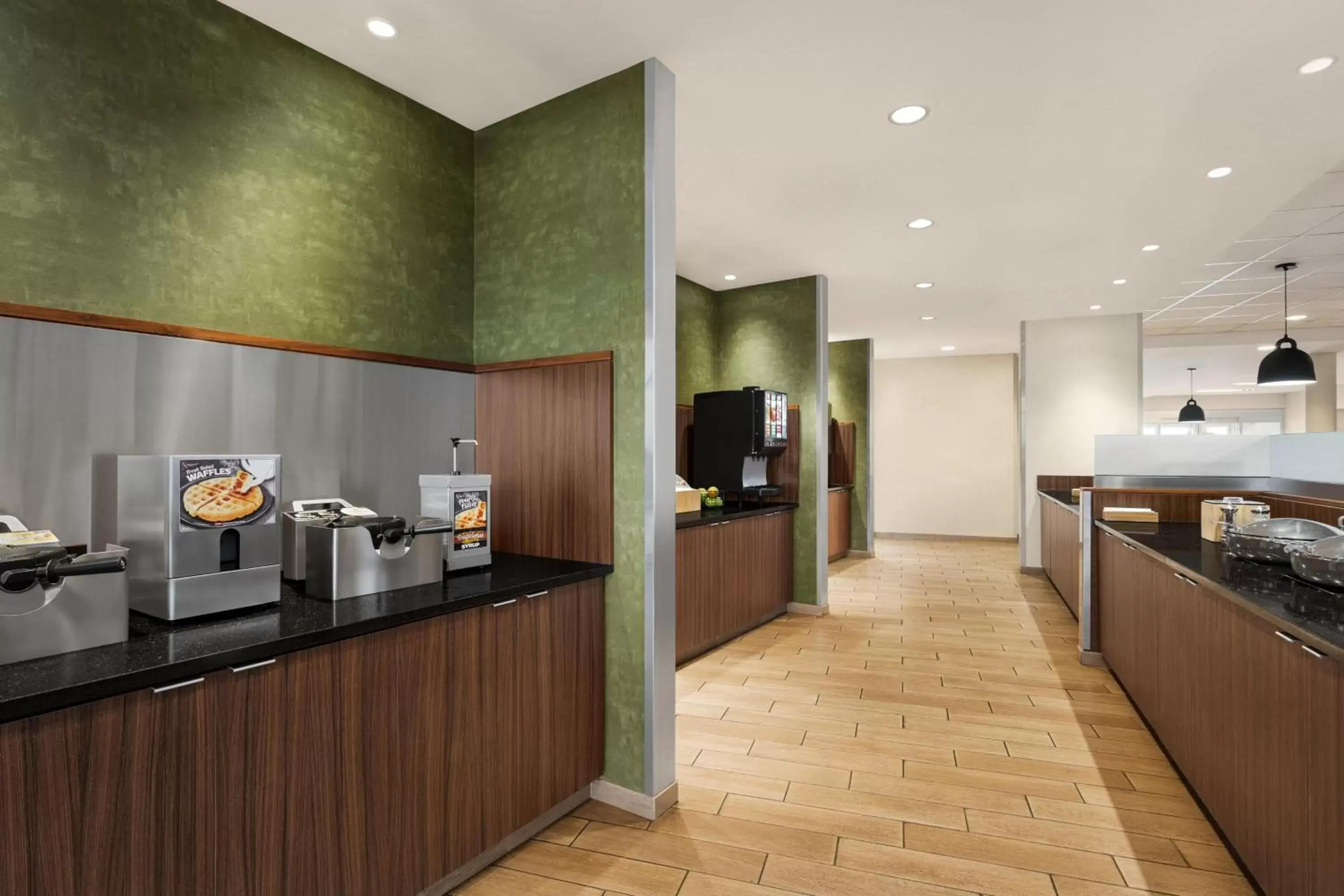 Breakfast, Kitchen/Kitchenette in Fairfield Inn & Suites by Marriott Hershey Chocolate Avenue