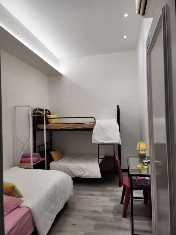 Bed in One Point Inn King Centre