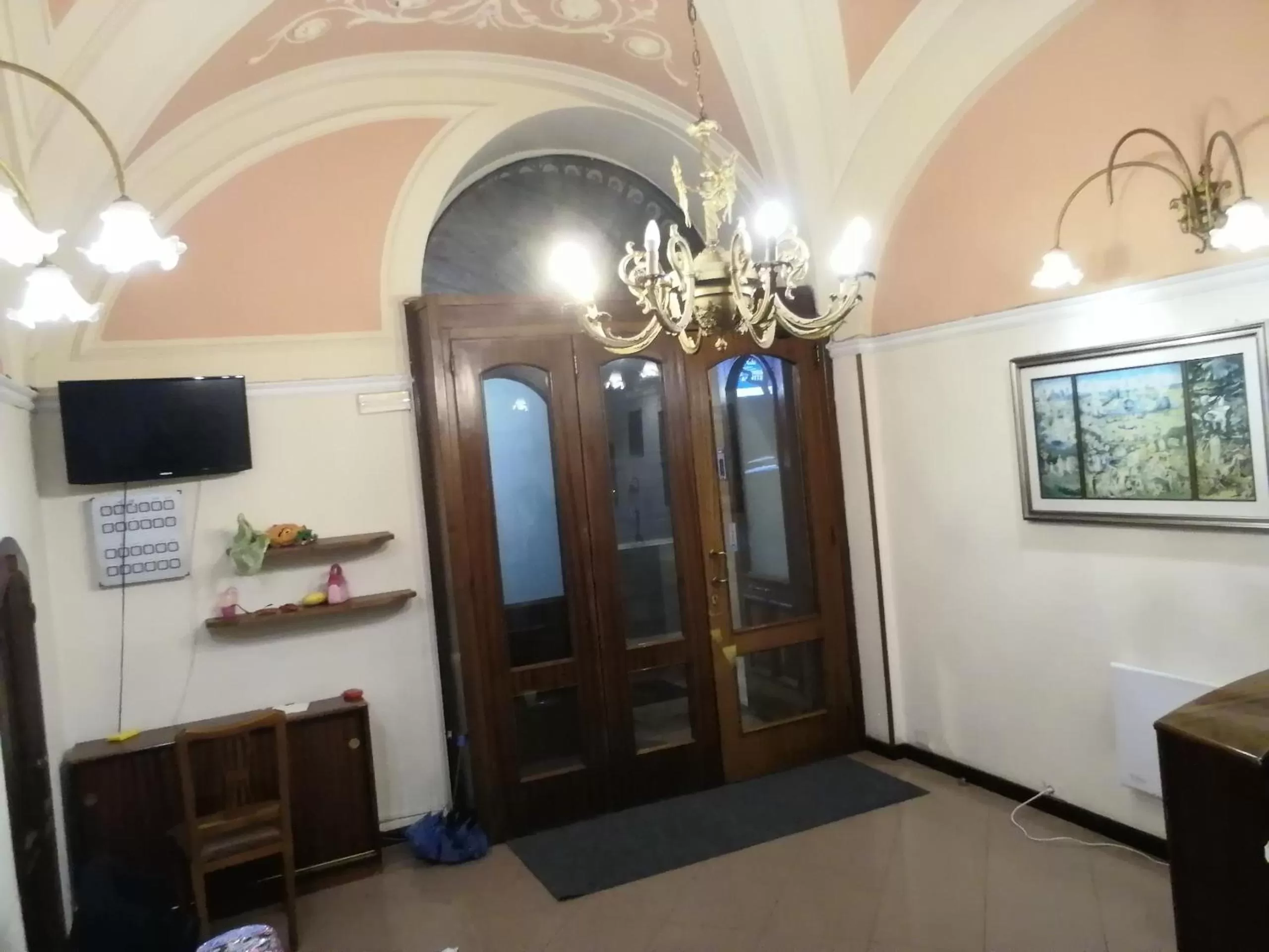 TV/Entertainment Center in hotel de rossi