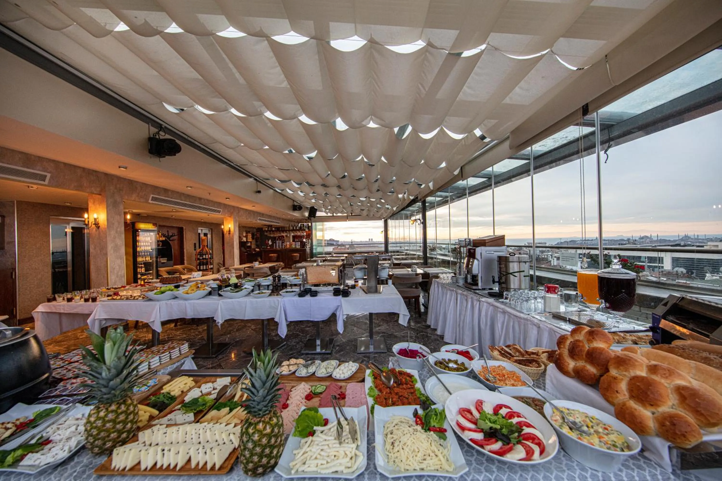 Restaurant/places to eat in Taksim Pera Center Hotel