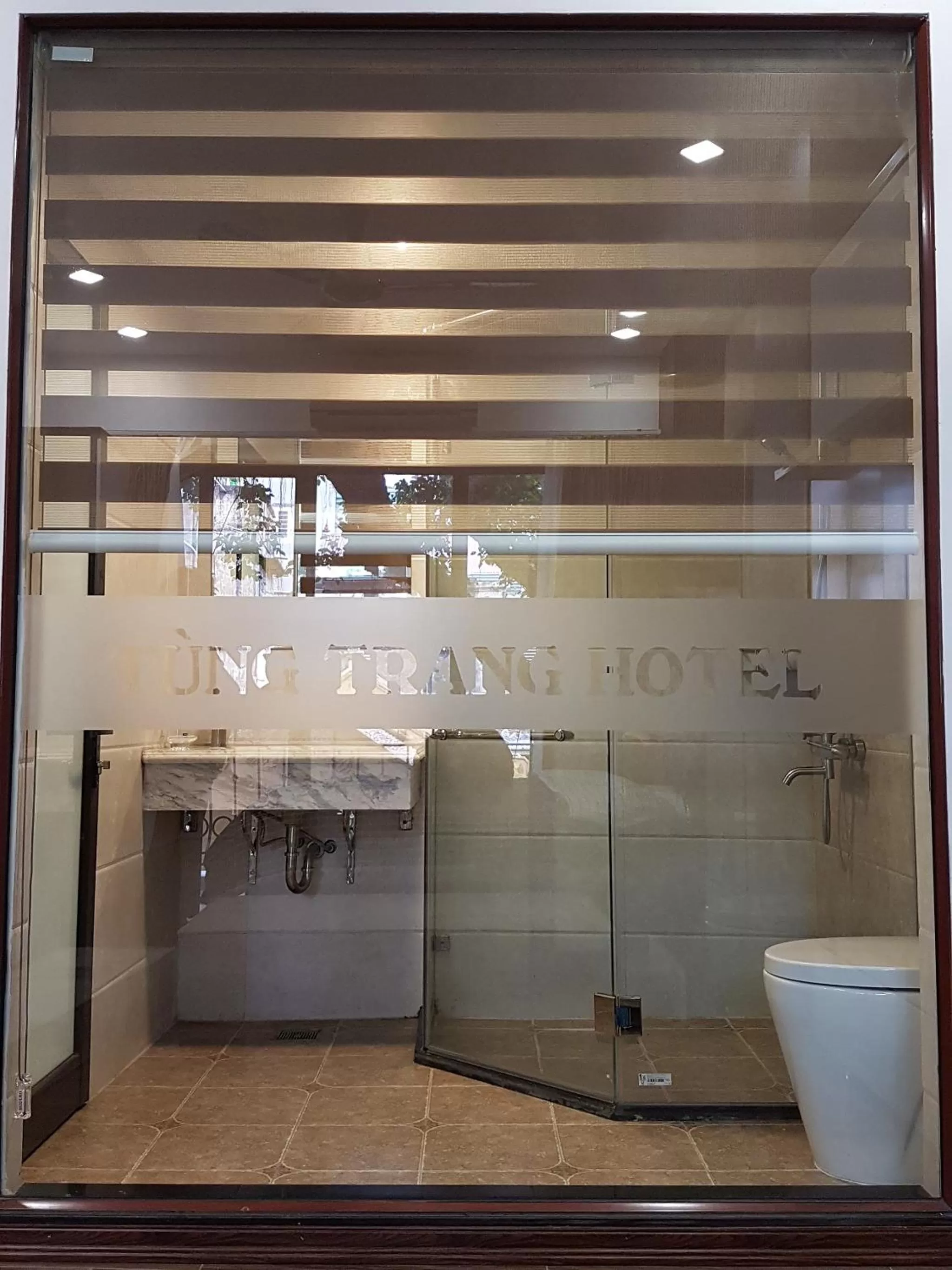 Shower in Tung Trang Hotel