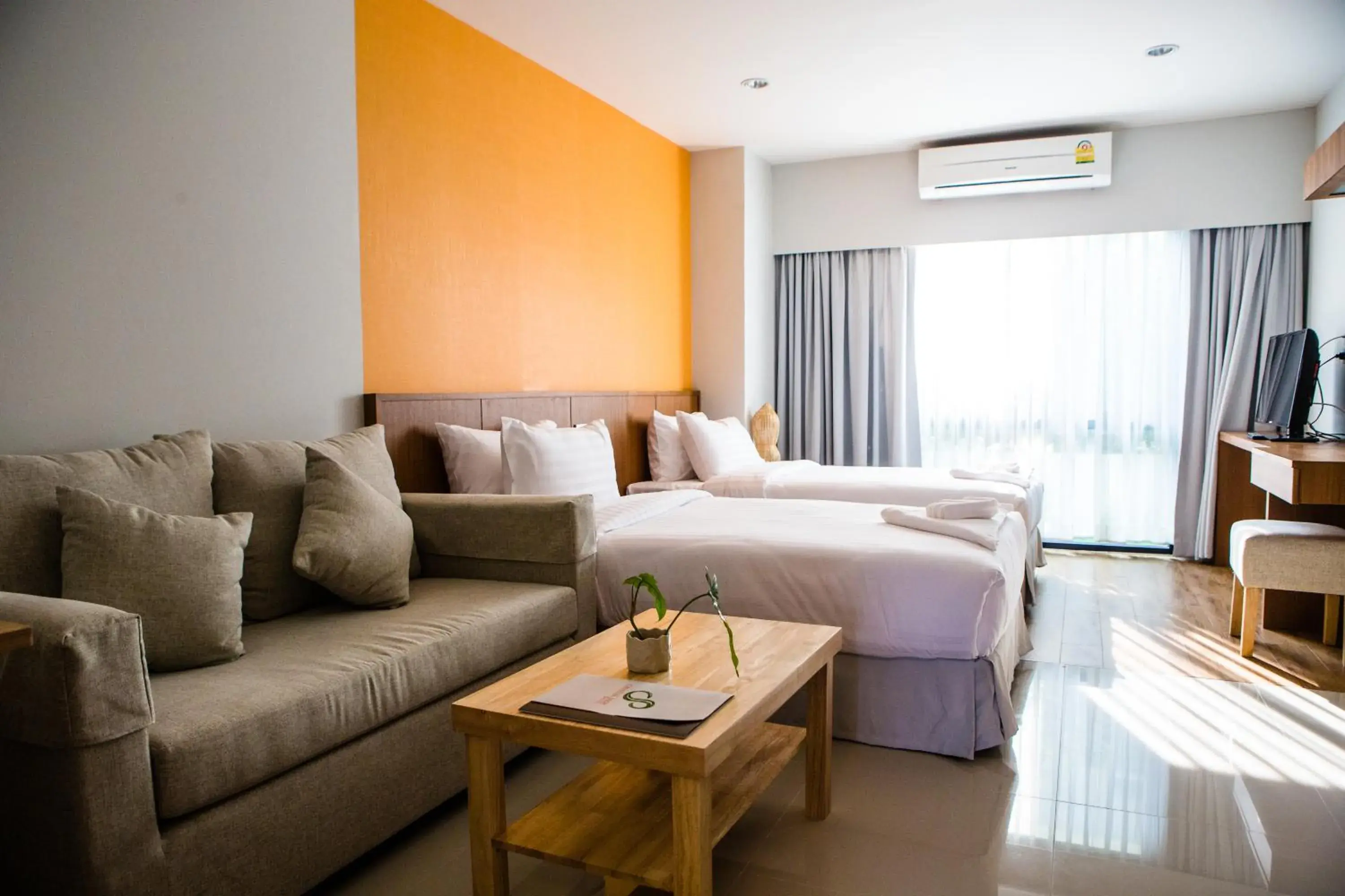 Bed, Seating Area in CRYSTAL JADE  RAYONG HOTEL