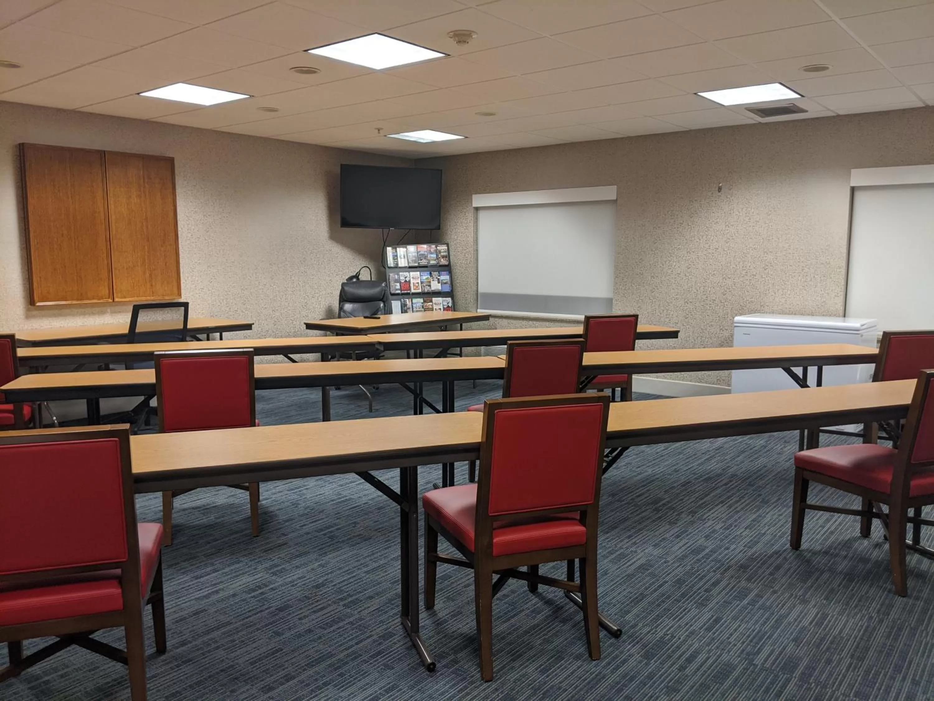 Meeting/conference room in Holiday Inn Express Hotel & Suites Claypool Hill -Richlands Area by IHG