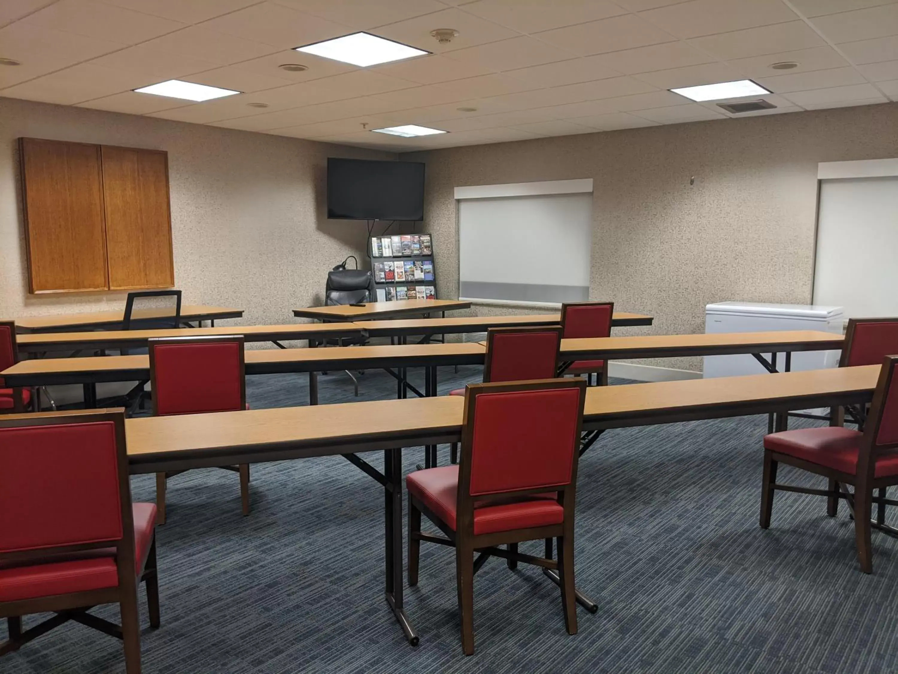 Meeting/conference room in Holiday Inn Express Hotel & Suites Claypool Hill -Richlands Area, an IHG Hotel