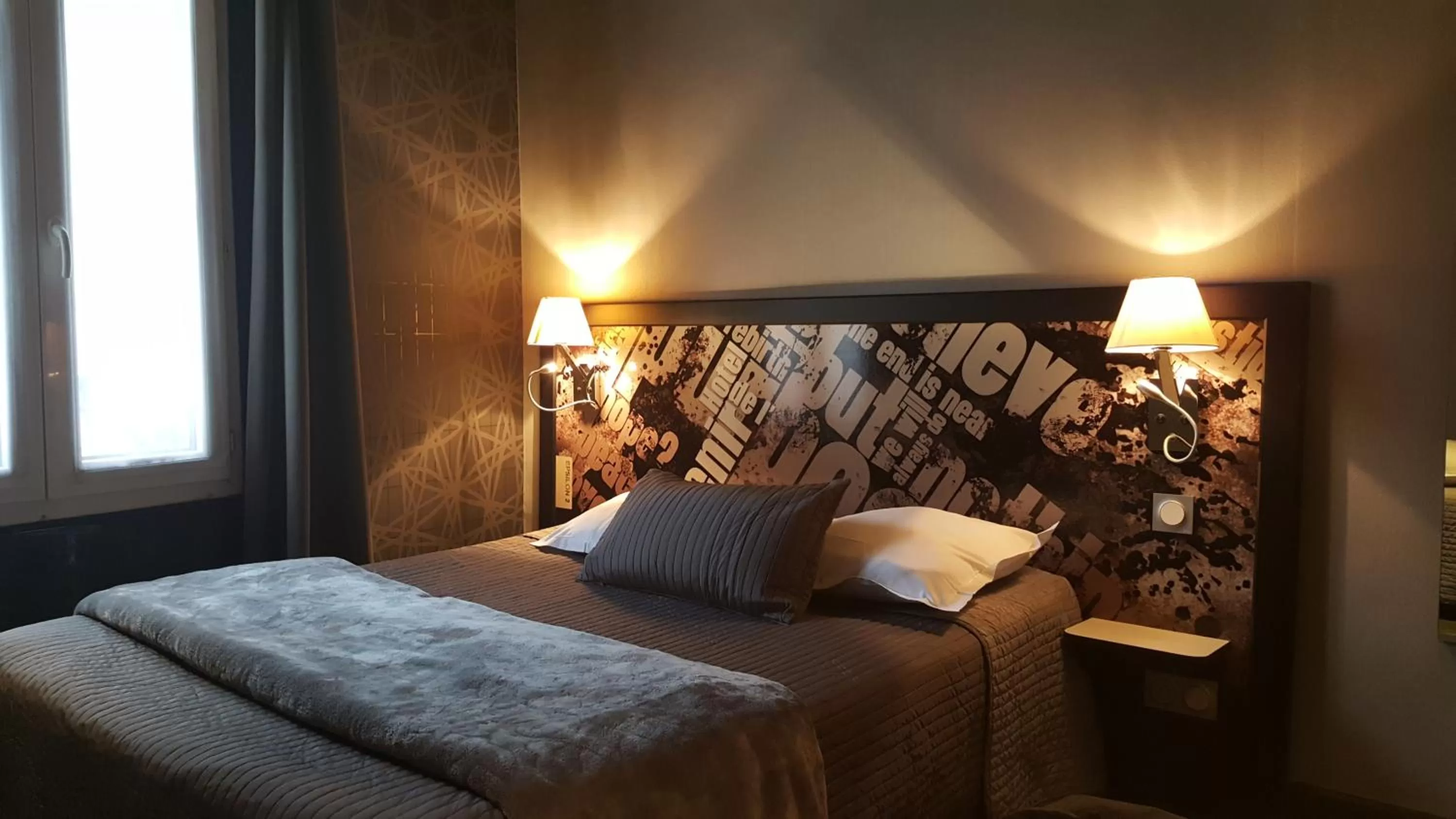 Bedroom, Bed in Café Hôtel de l'Avenir