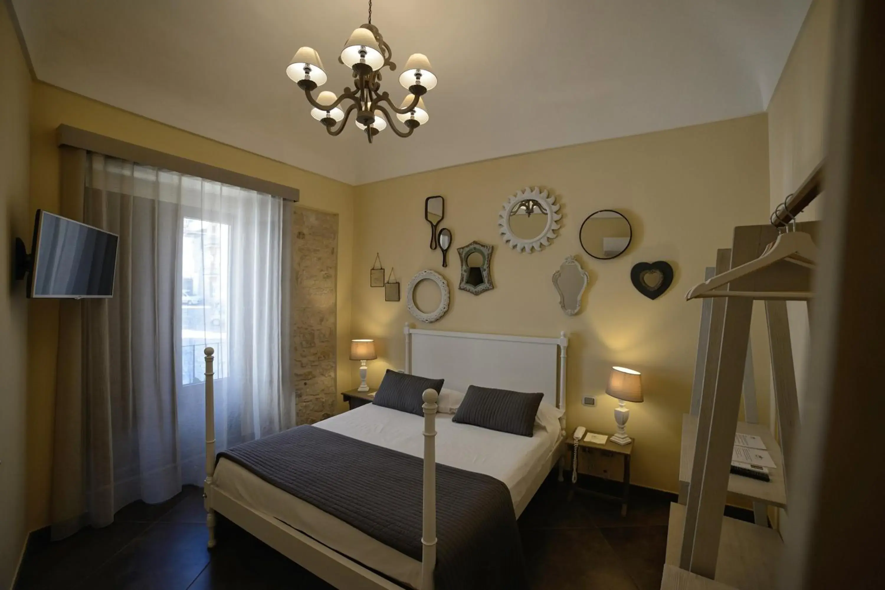 Photo of the whole room, Bed in Terrazzani Suite