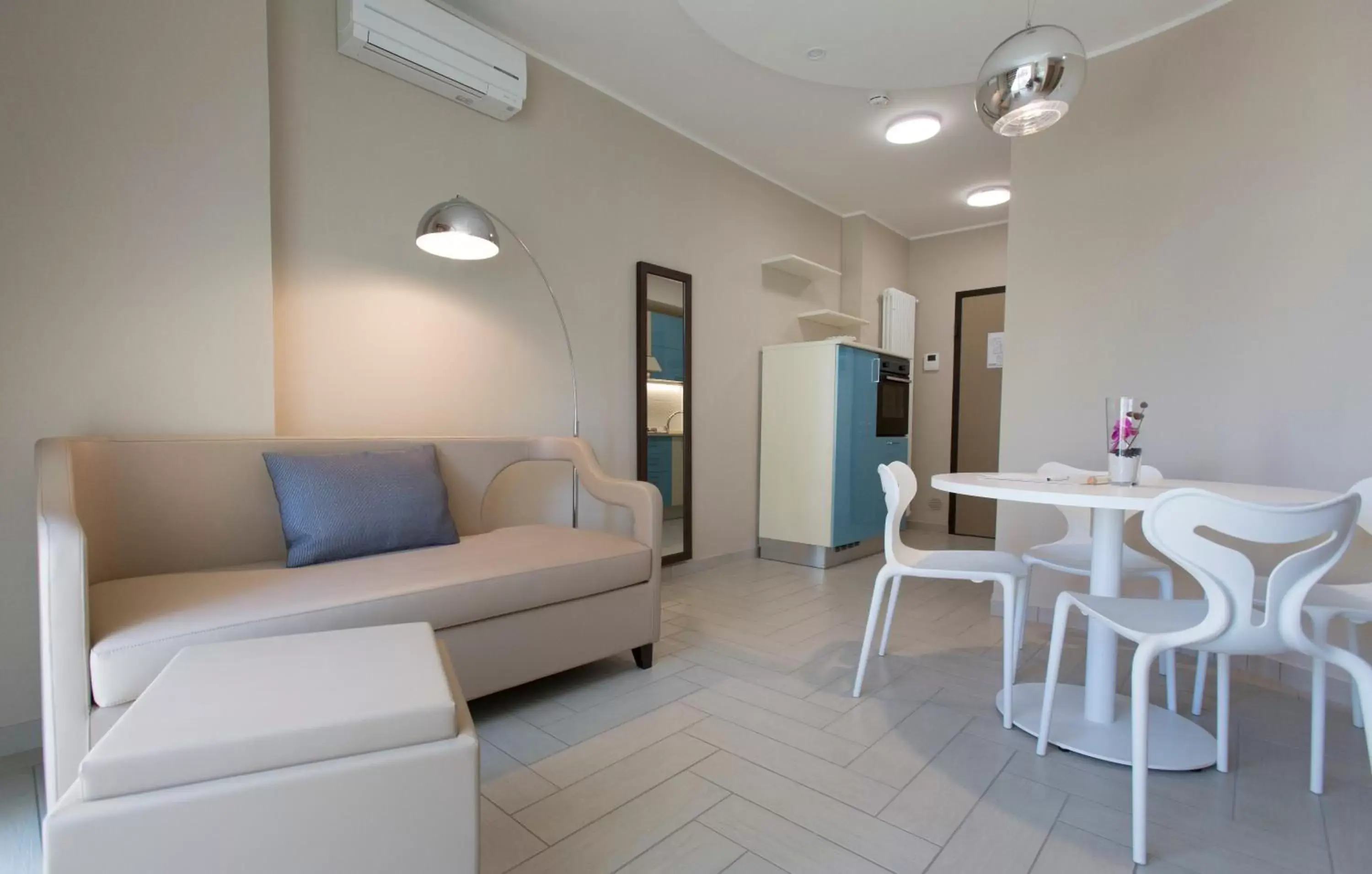 Kitchen or kitchenette, Seating Area in Nero D'Avorio Aparthotel & SPA