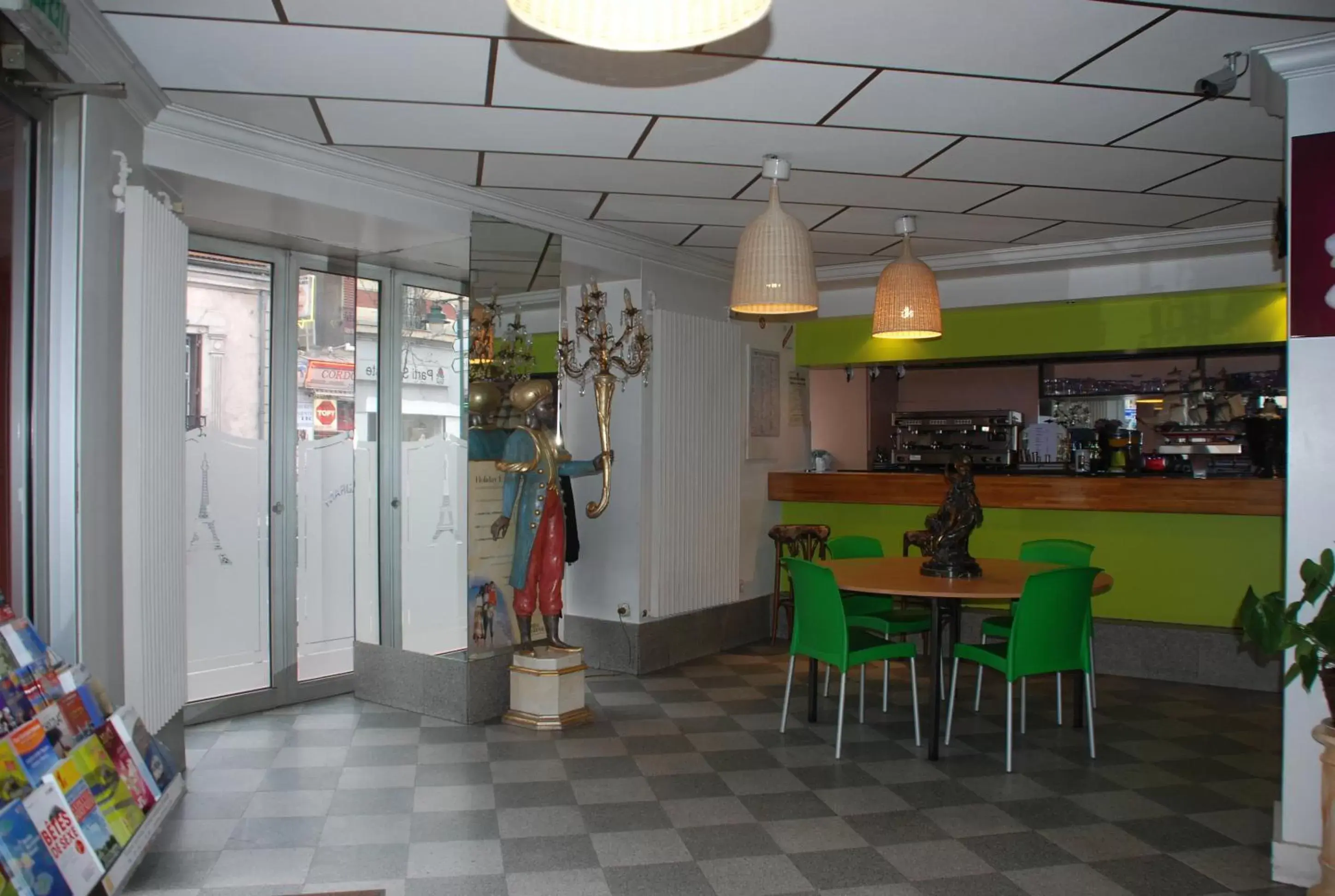 Lounge or bar in Residence De La Tour Paris-Malakoff