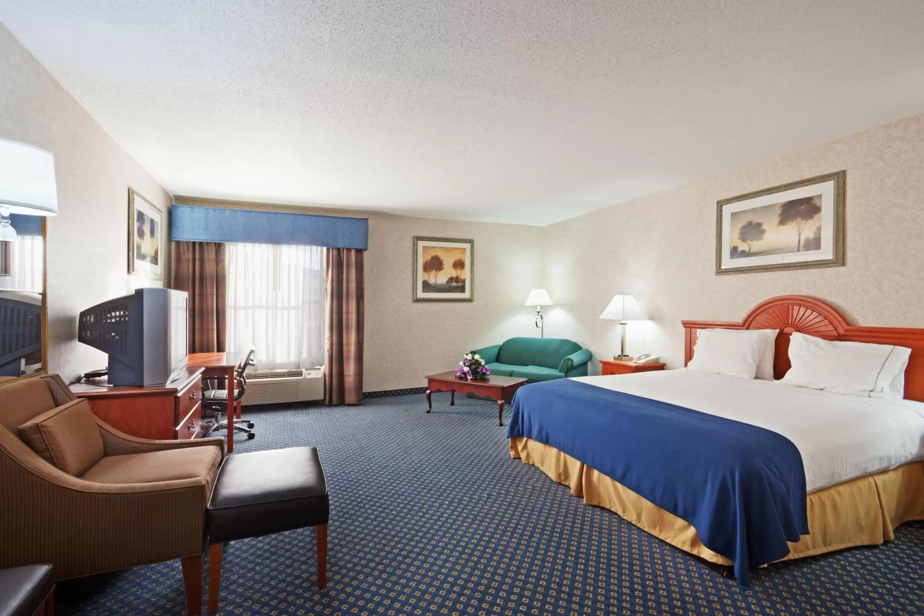 Photo of the whole room in Best Western North Attleboro - Providence Beltway