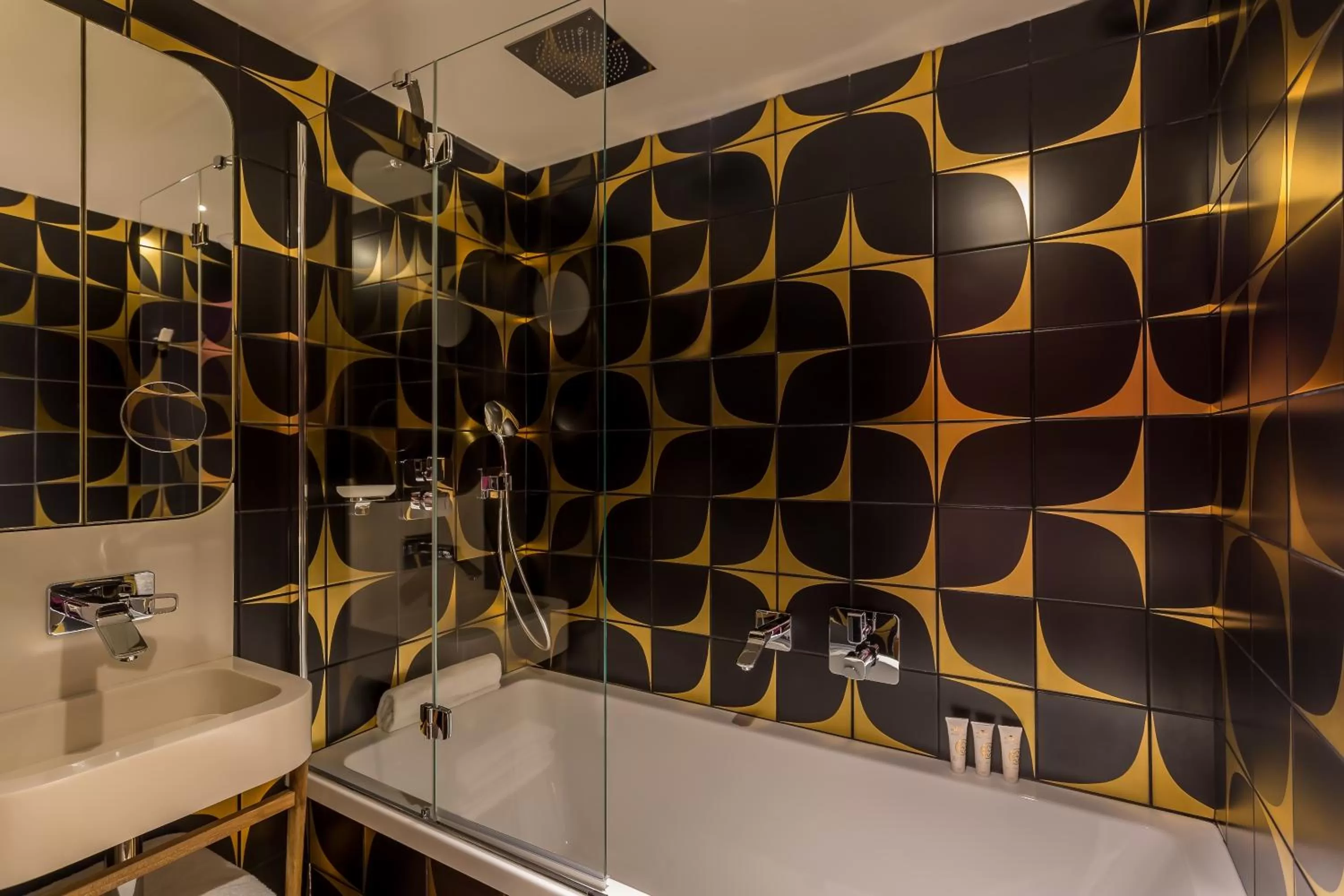 Bathroom in Idol Hotel