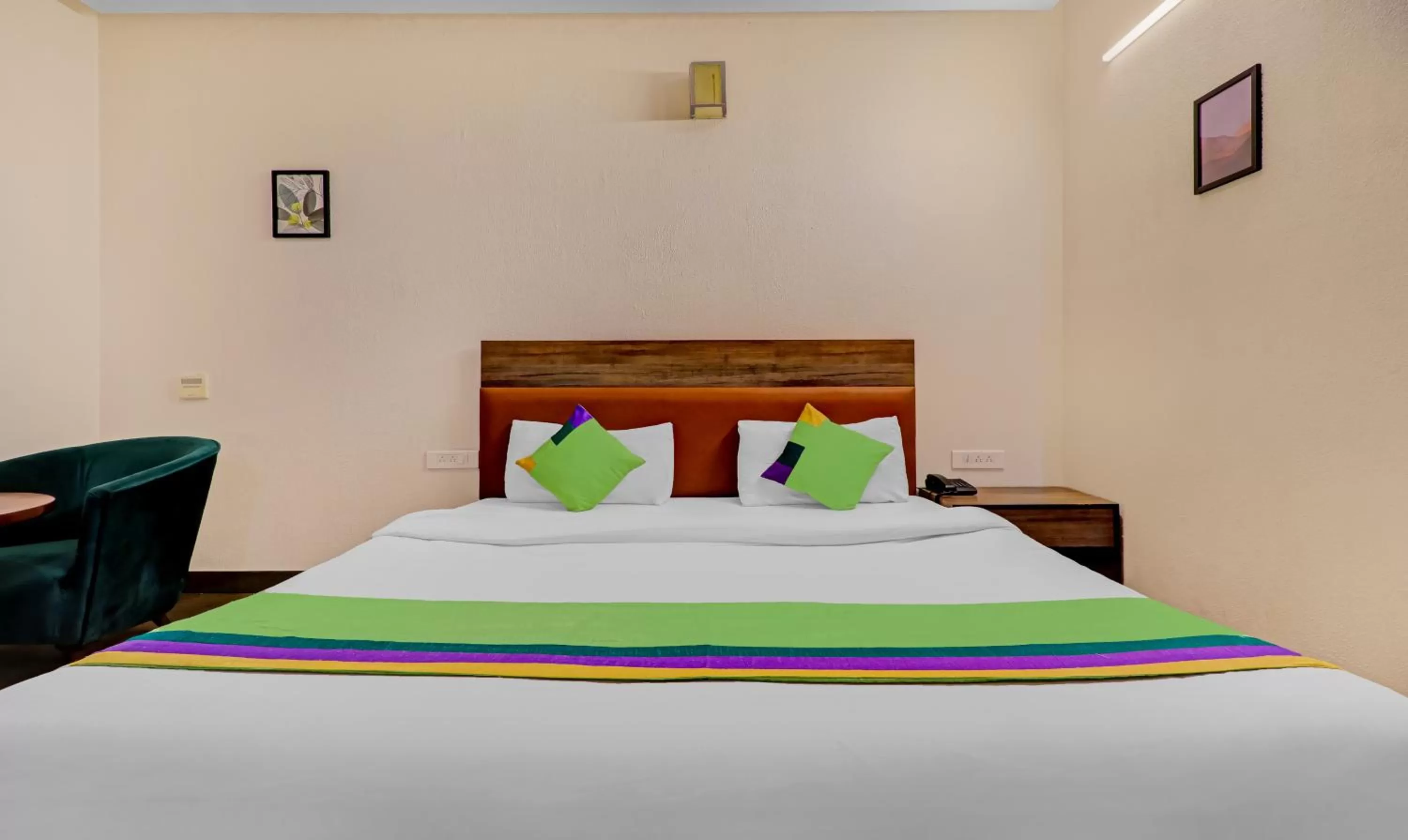 Bedroom, Bed in Treebo Edesia