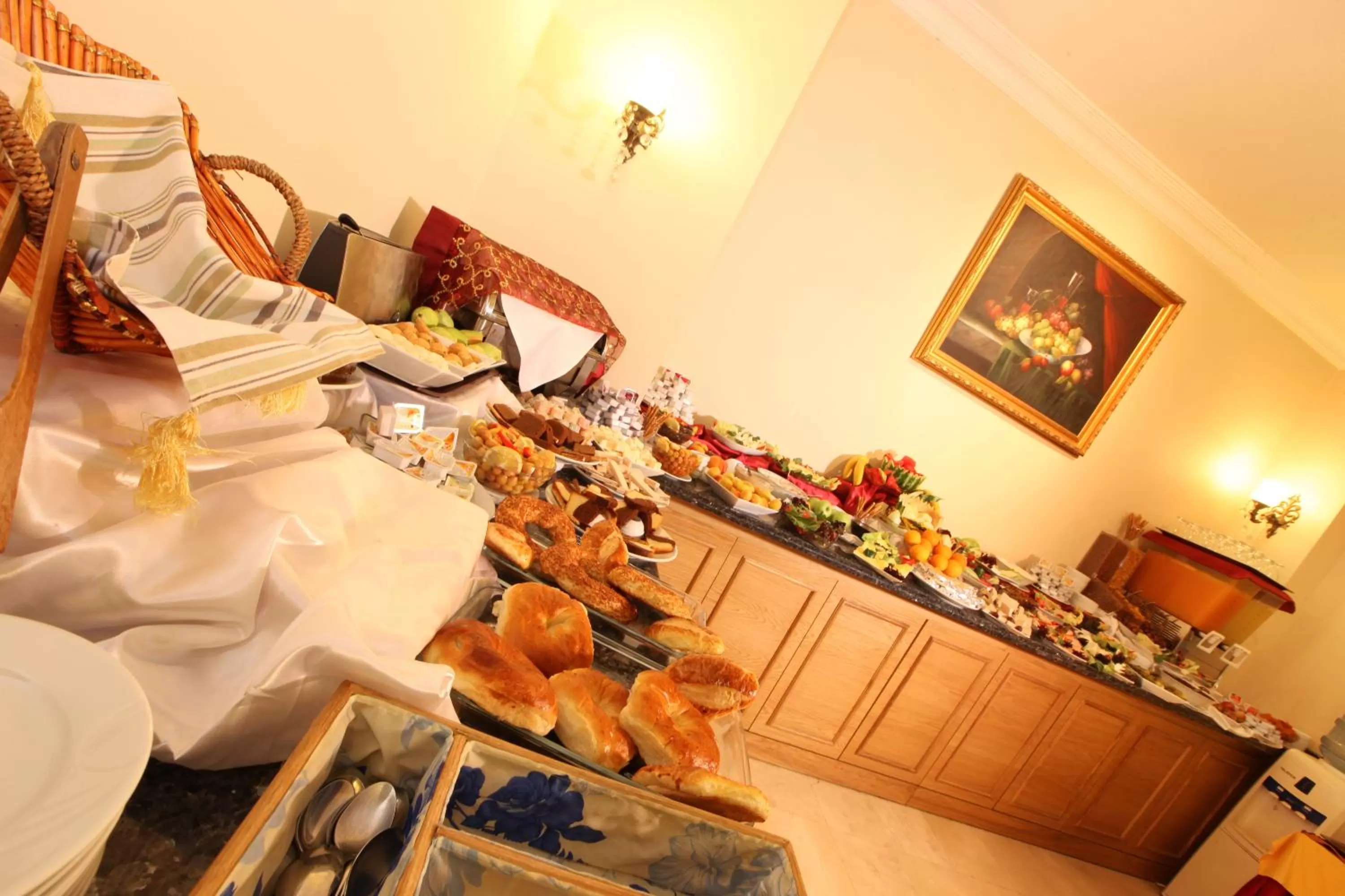 Restaurant/places to eat in Sirkeci Park Hotel