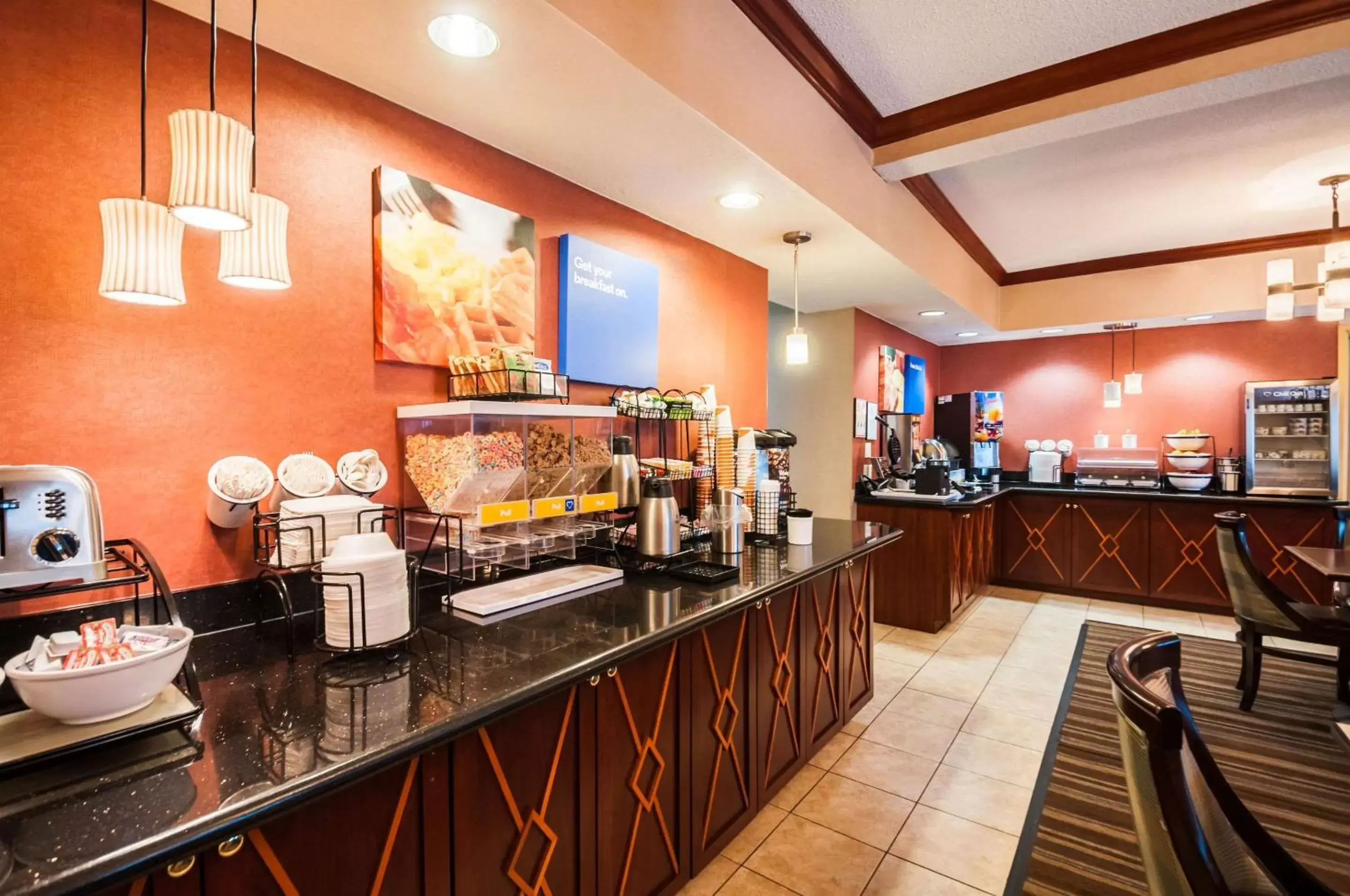 Restaurant/Places to Eat in Comfort Inn and Suites North East