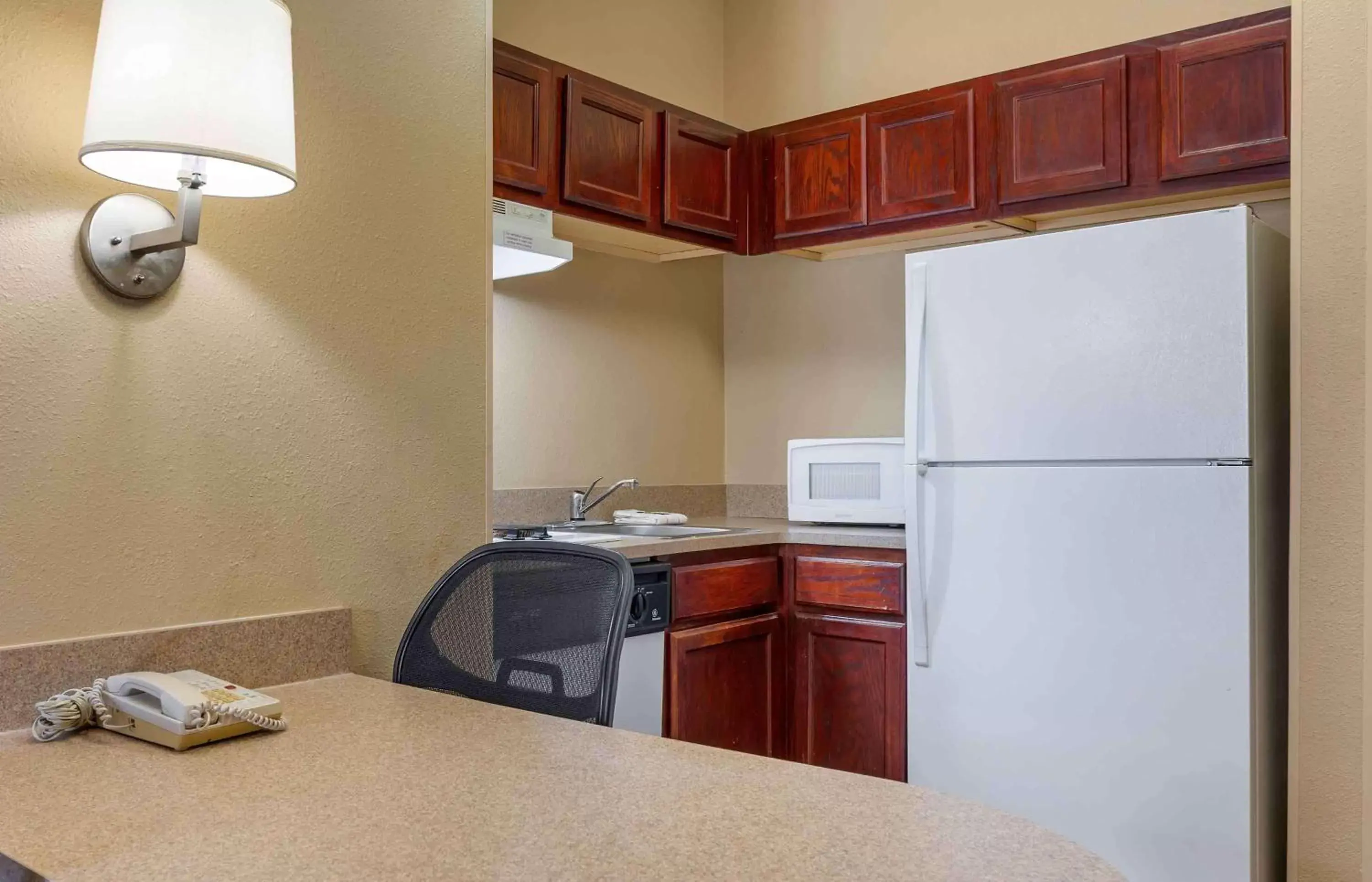 Bedroom, Kitchen/Kitchenette in Extended Stay America Suites - Indianapolis - Airport - W Southern Ave