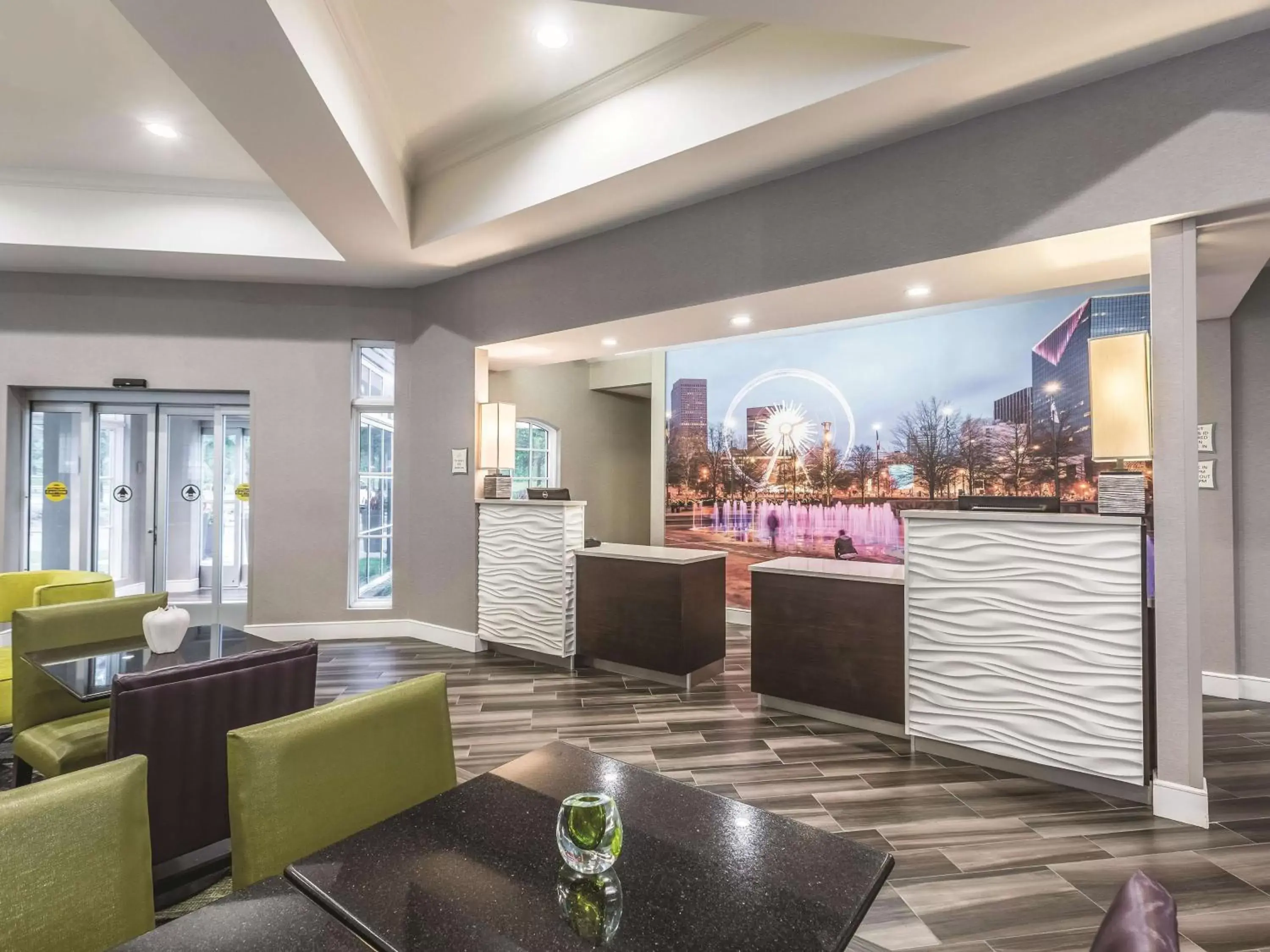 Lobby or reception, Restaurant/Places to Eat in La Quinta by Wyndham Atlanta Alpharetta