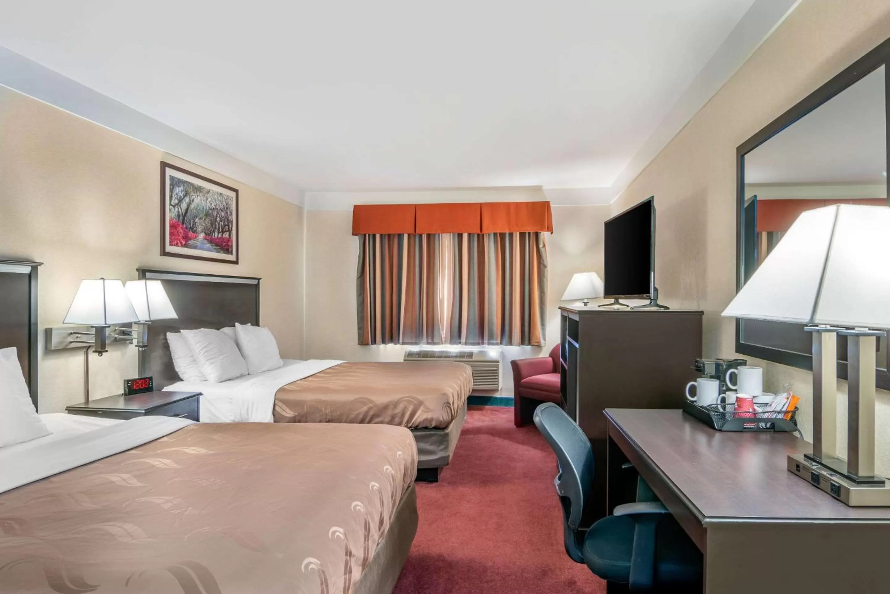 Photo of the whole room, Bed in Quality Inn Bend North