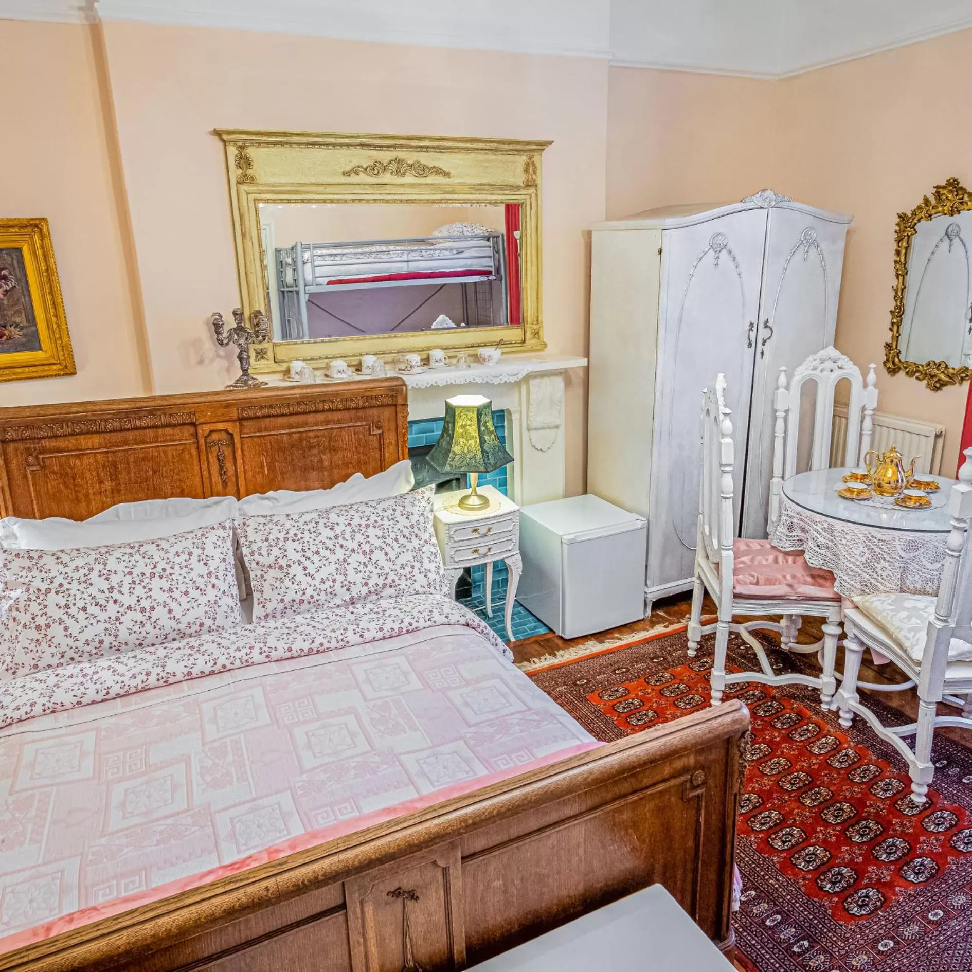 Photo of the whole room, Bed in Dawson Place, Juliette's Bed and Breakfast